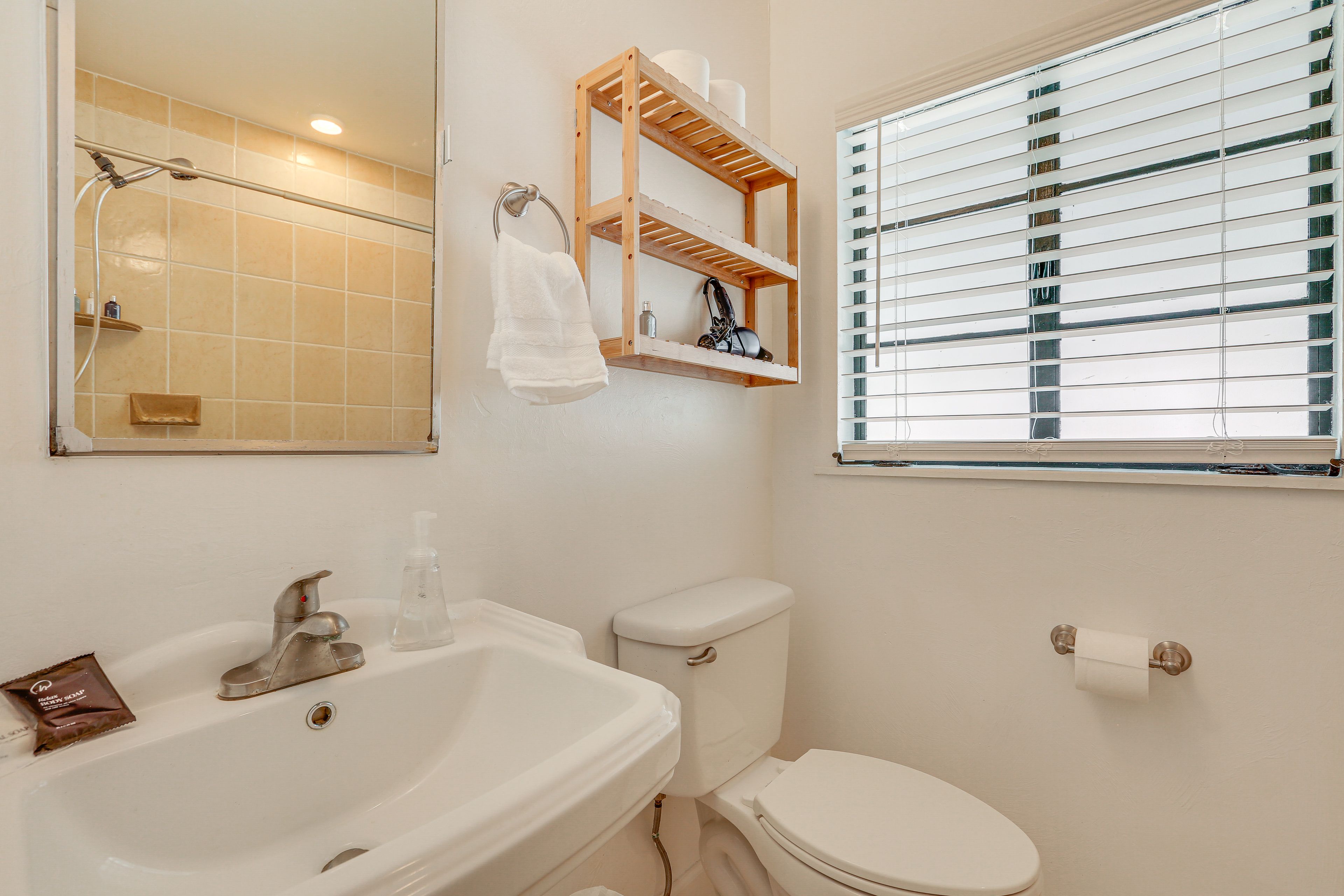 Full Bathroom | Complimentary Toiletries | Towels Provided