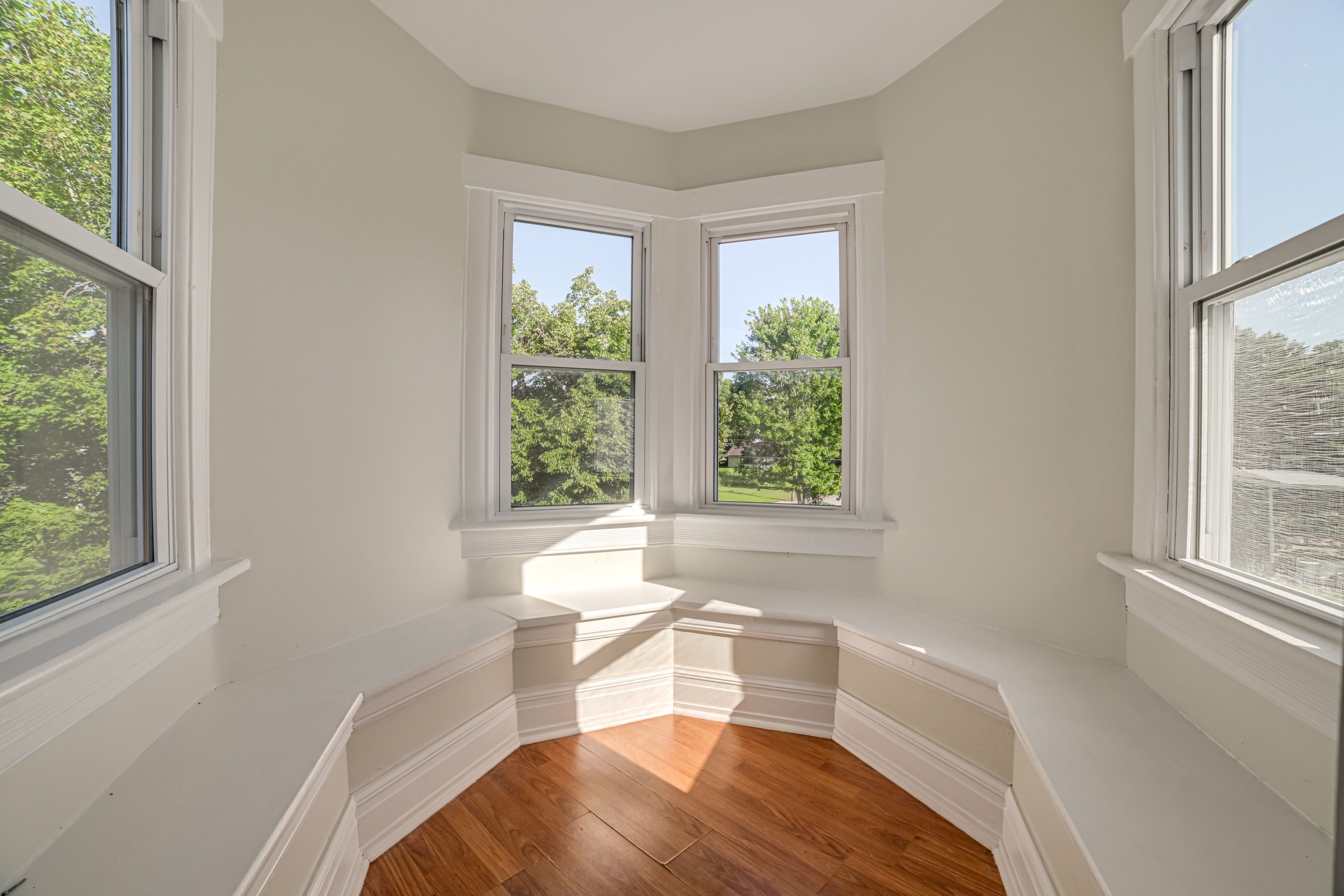 Alcove | 2nd Floor | Built-In Bench Seating
