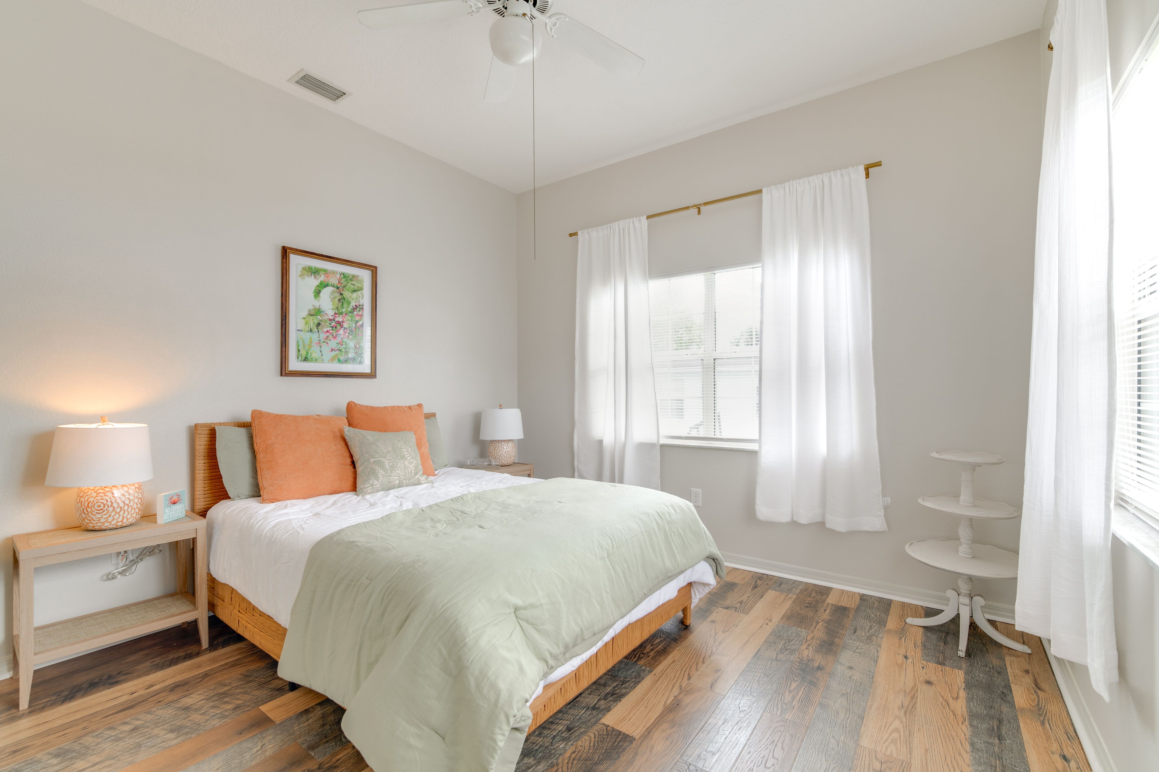 Bedroom | Queen Bed | Linens