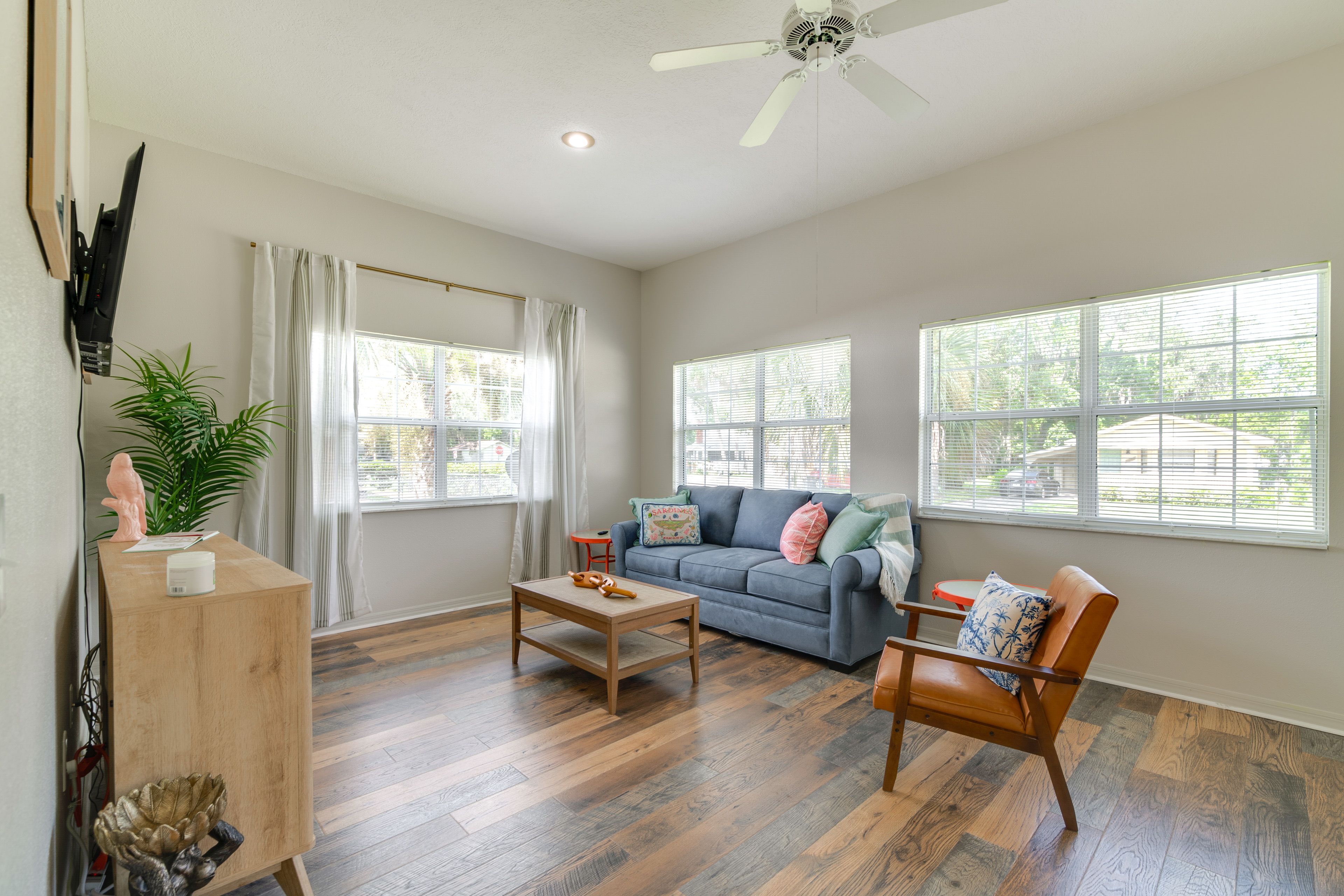Living Room | Queen Sleeper Sofa