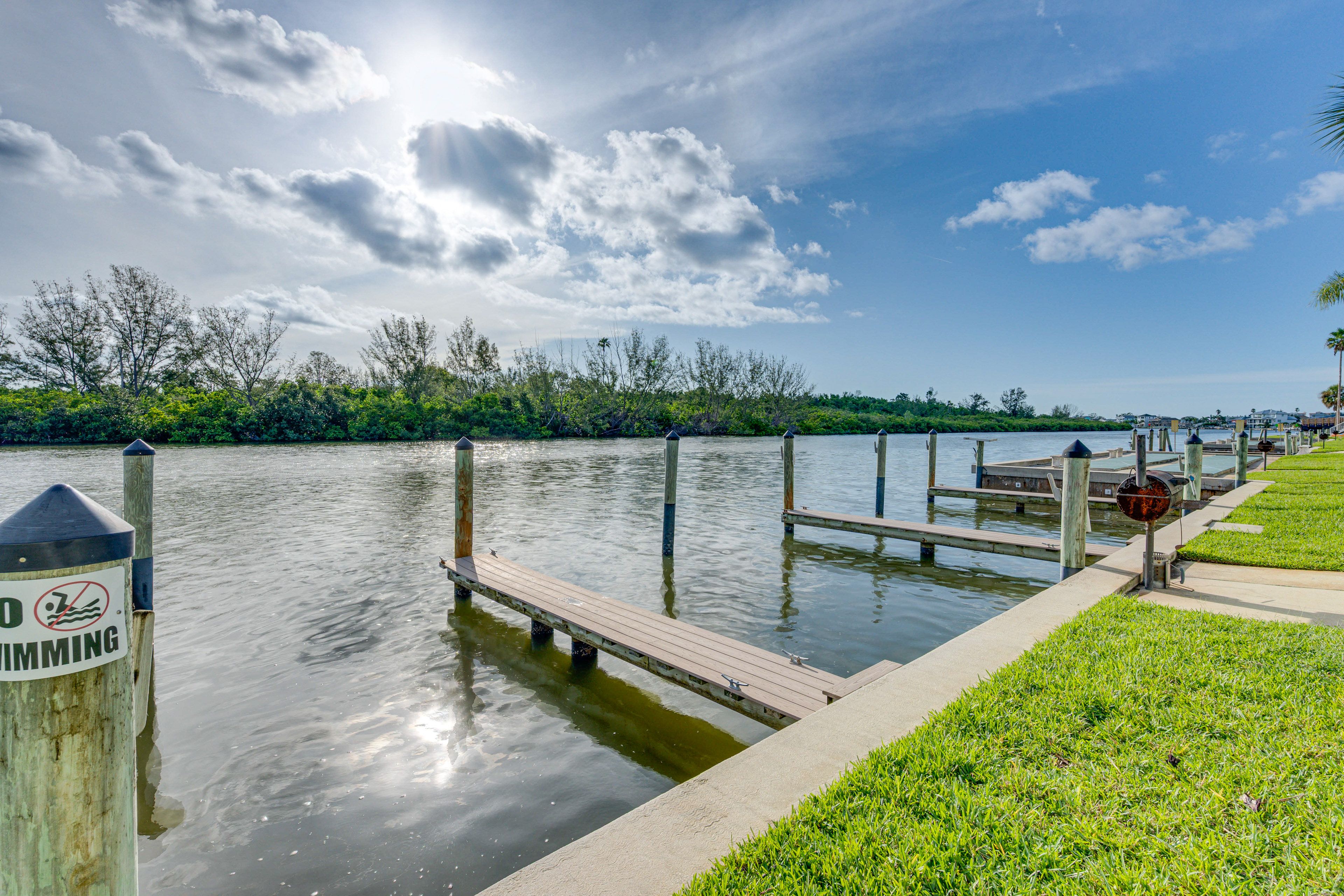 Community Boat Slips (First-Come, First-Served)