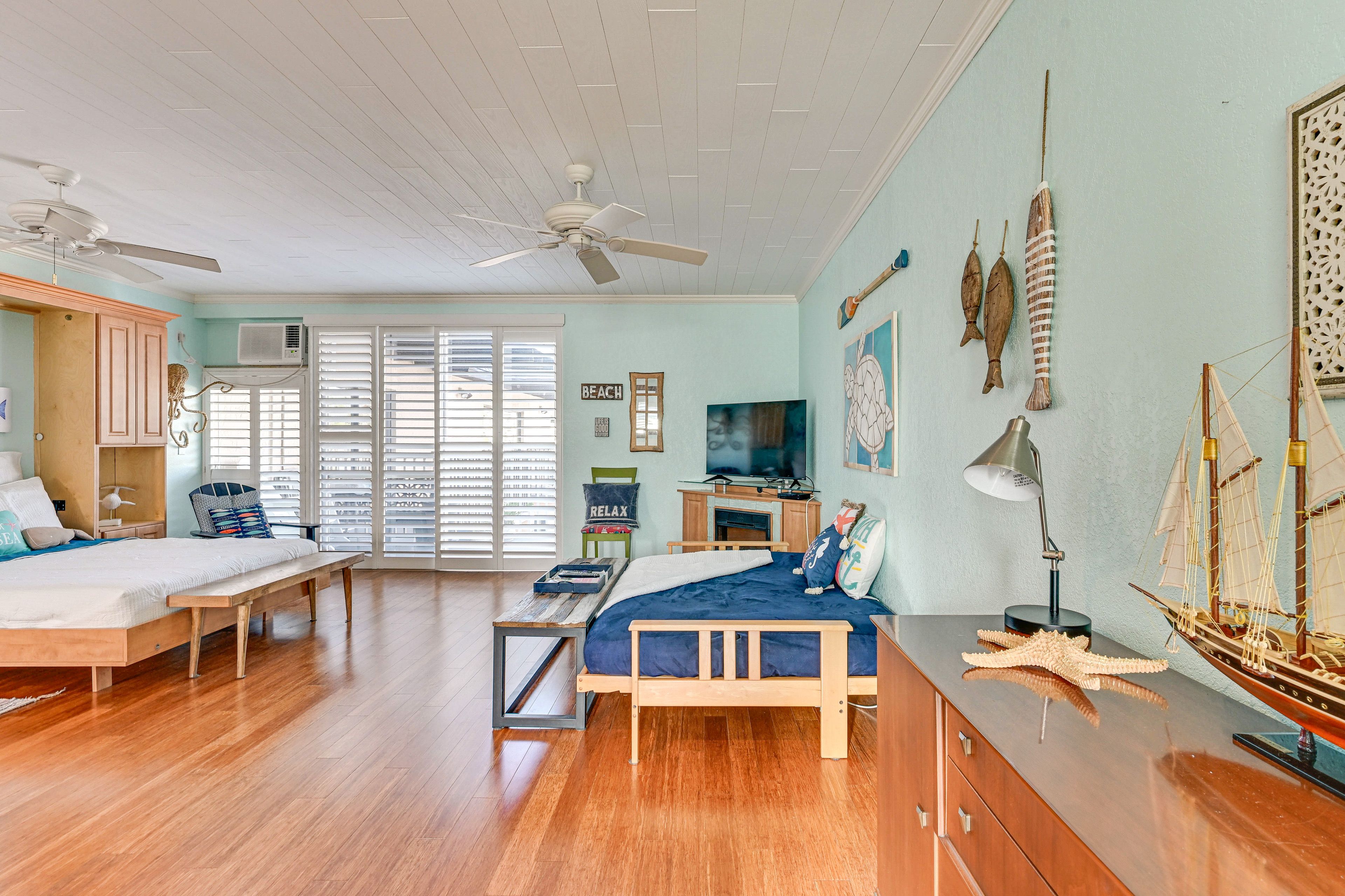 Studio | Queen Murphy Bed | Full Futon
