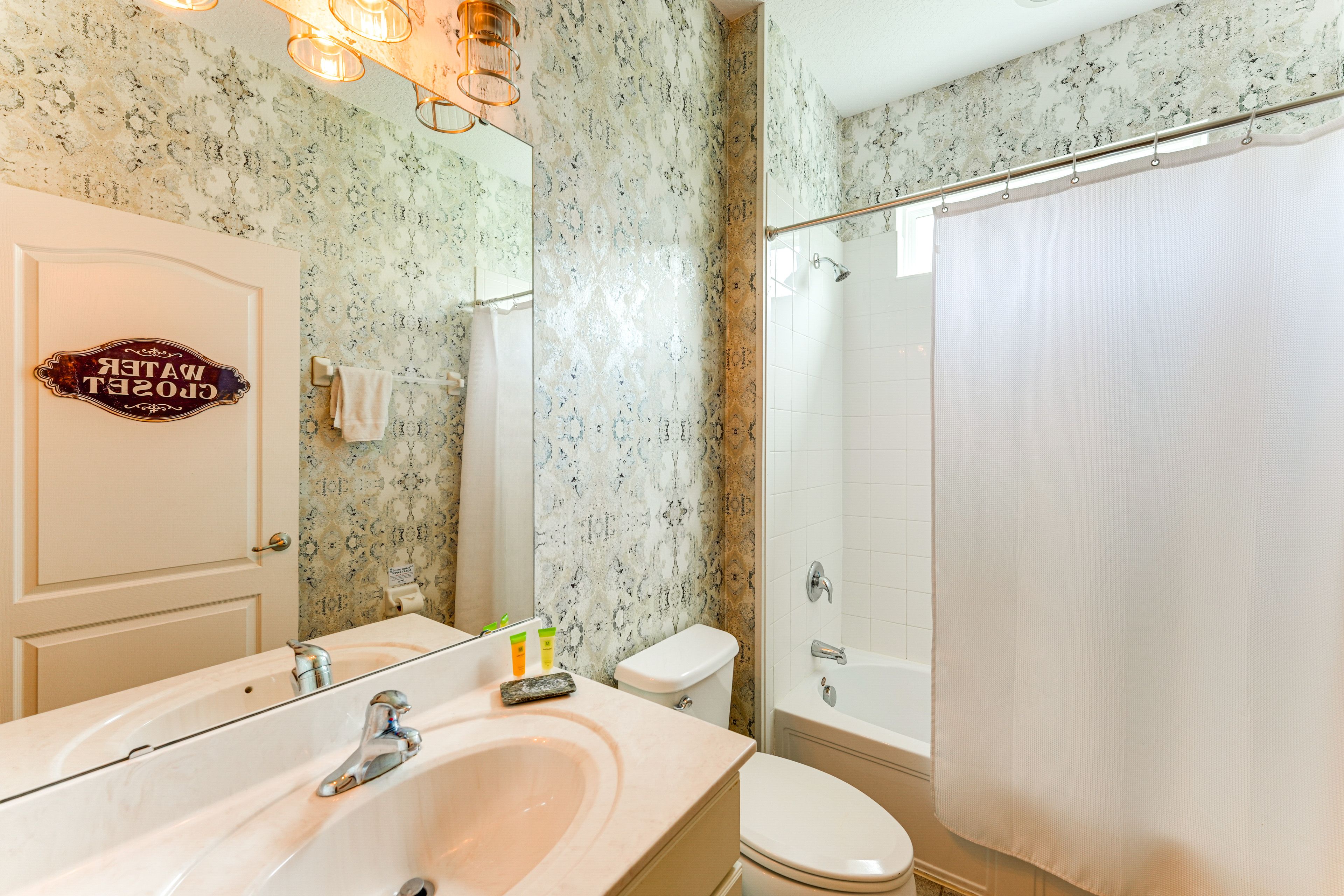 Full Bathroom | 1st Floor