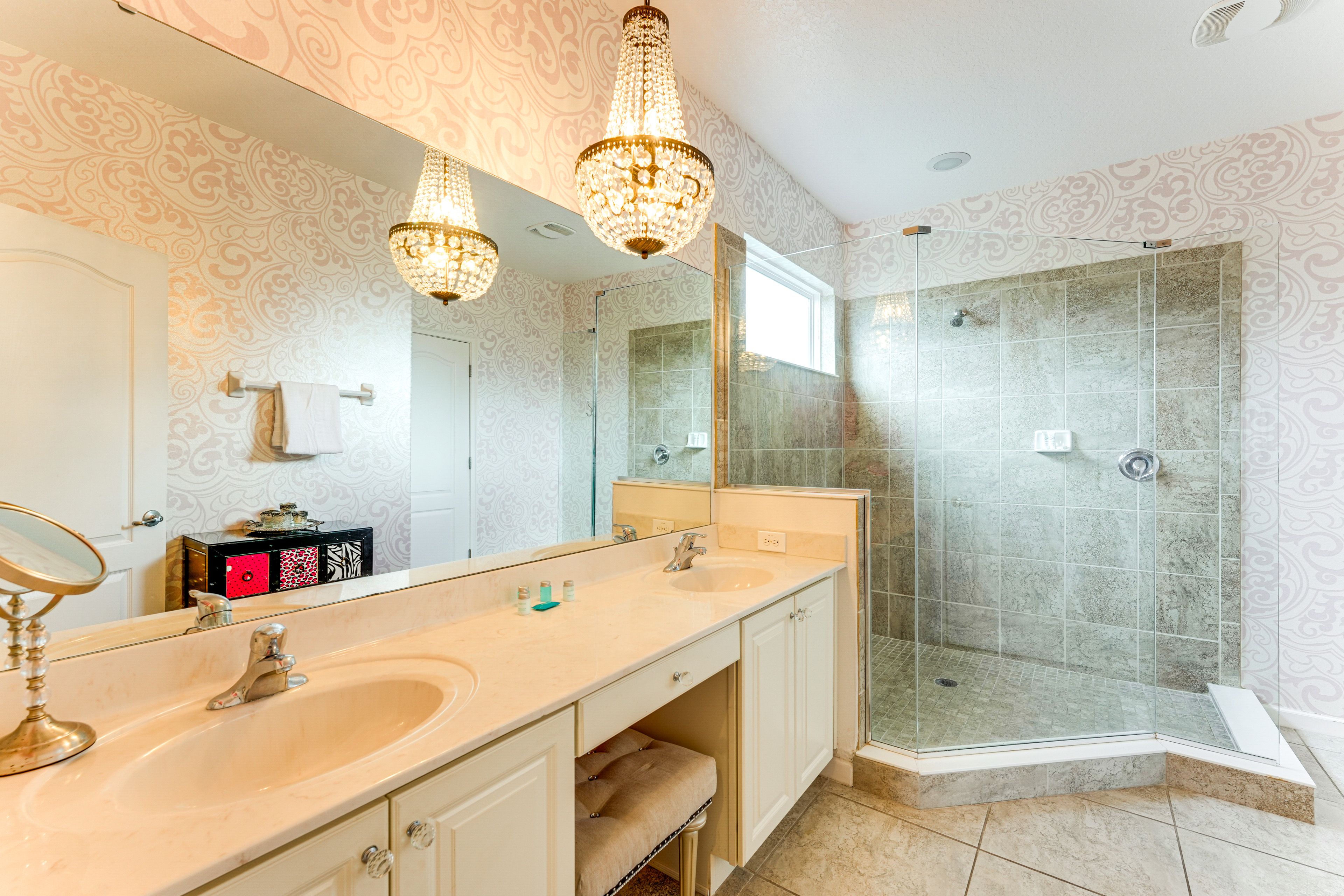 En-Suite Bathroom | 2nd Floor