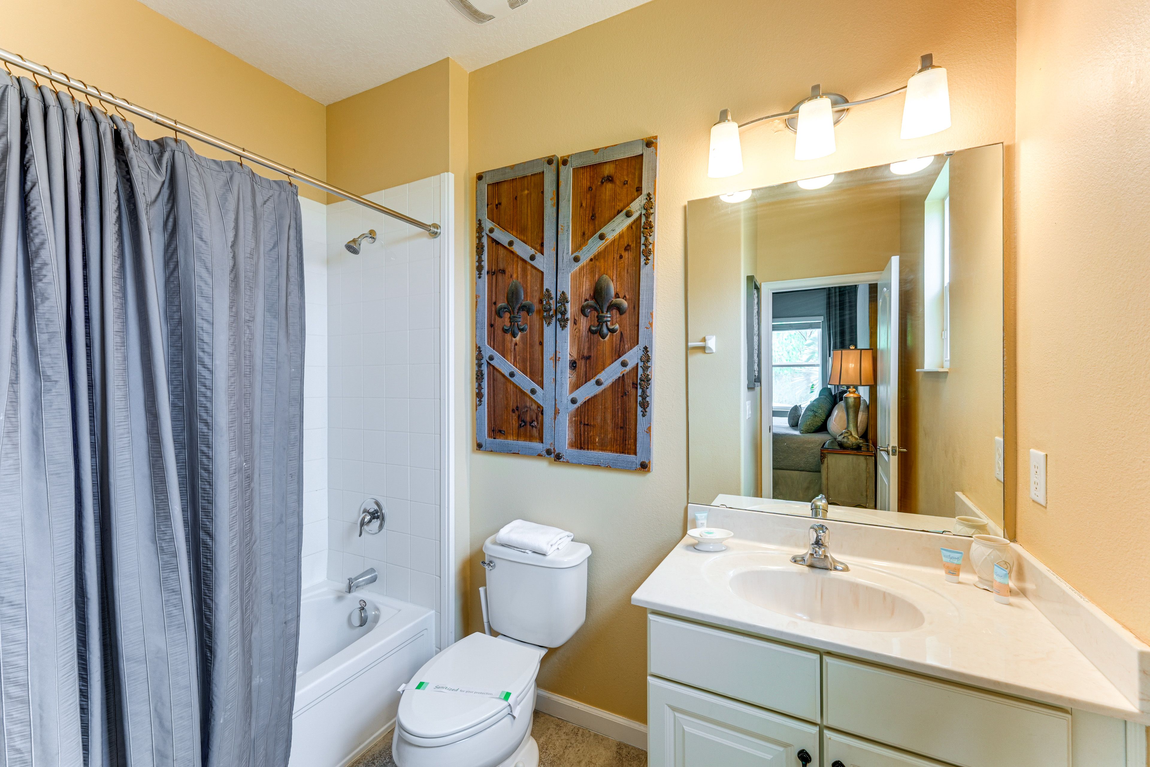 En-Suite Bathroom | 2nd Floor