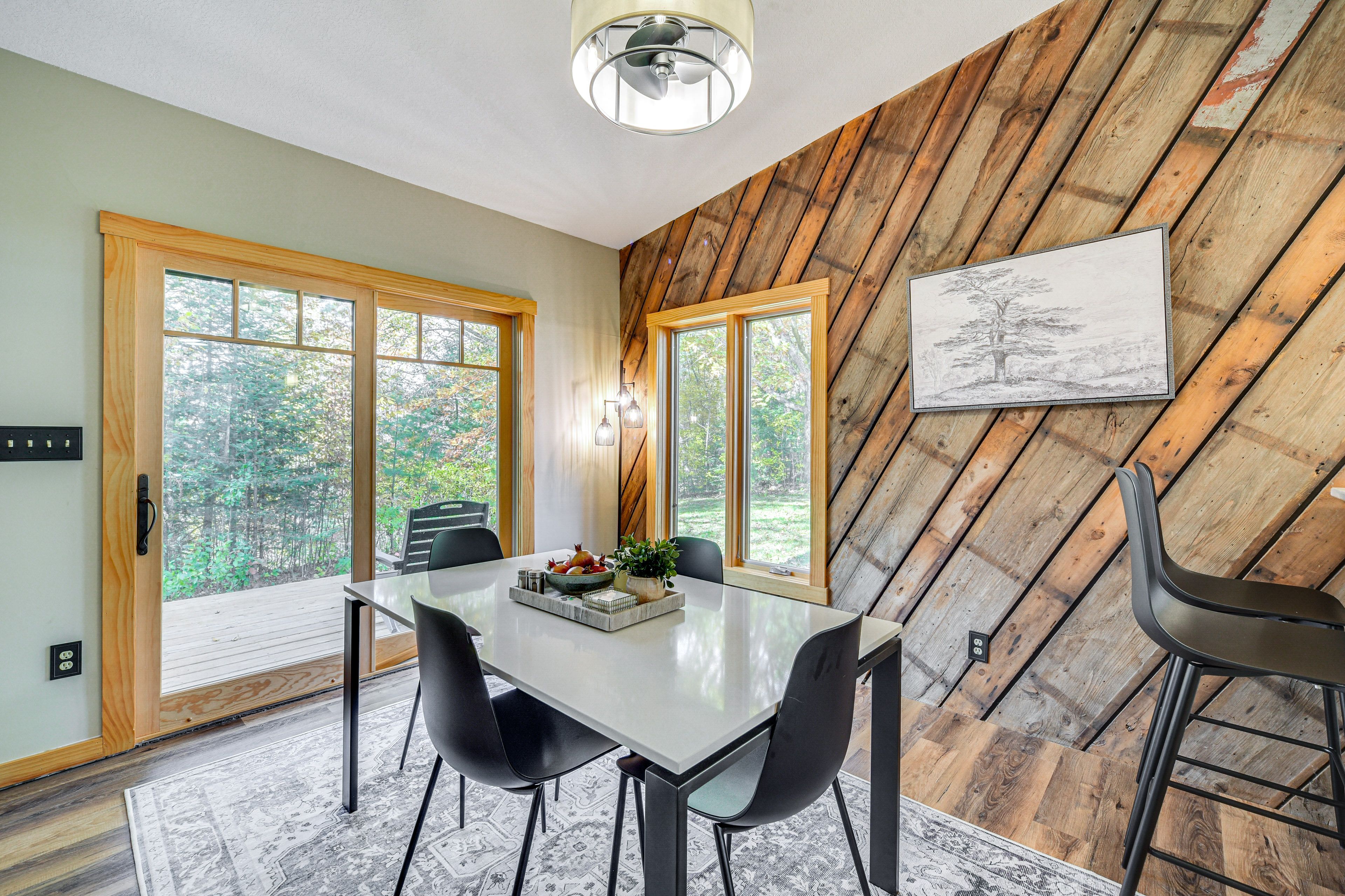 Dining Table | Dishware/Flatware