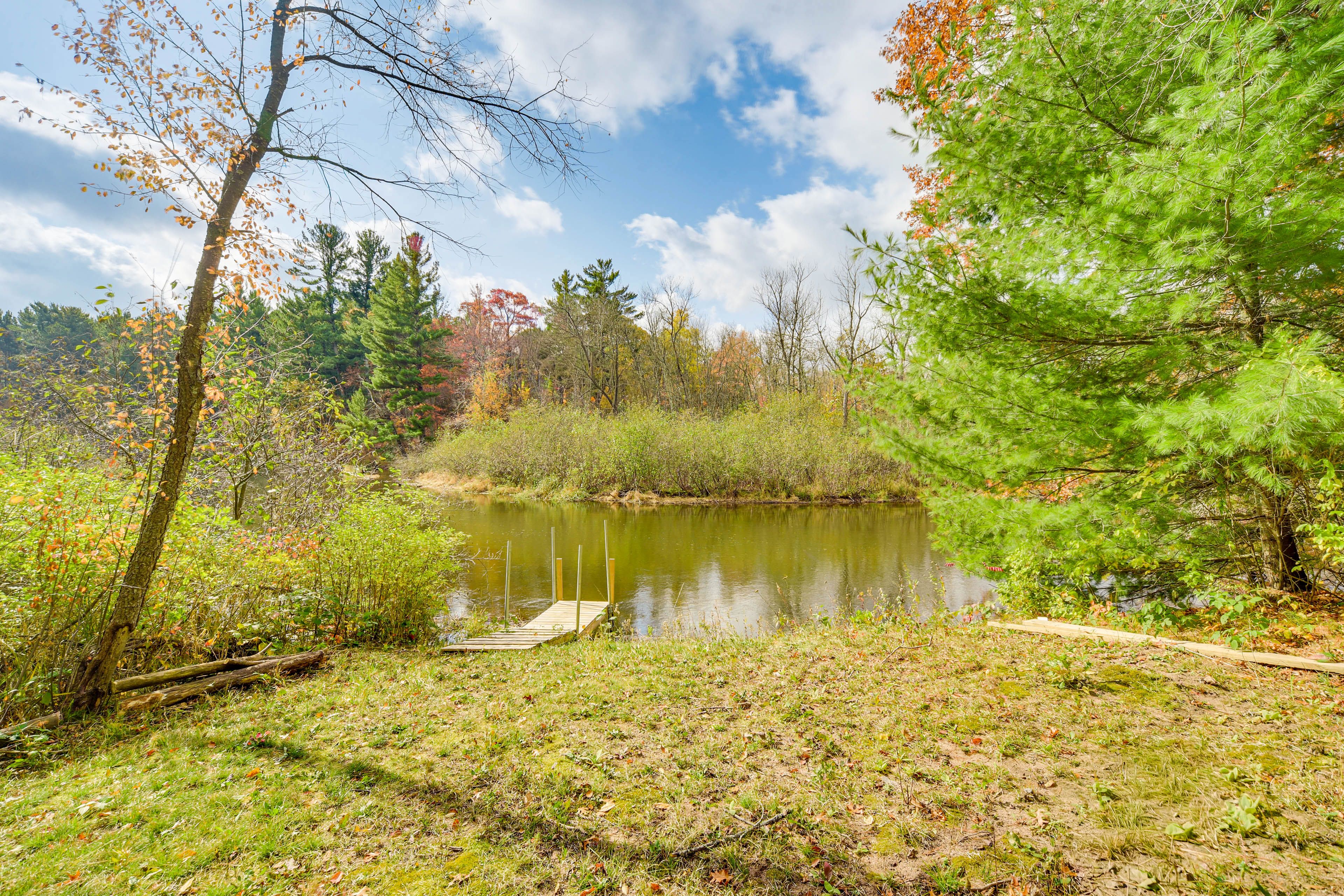 Cabin Exterior | Private Dock | Yellow River Access | 2 Kayaks