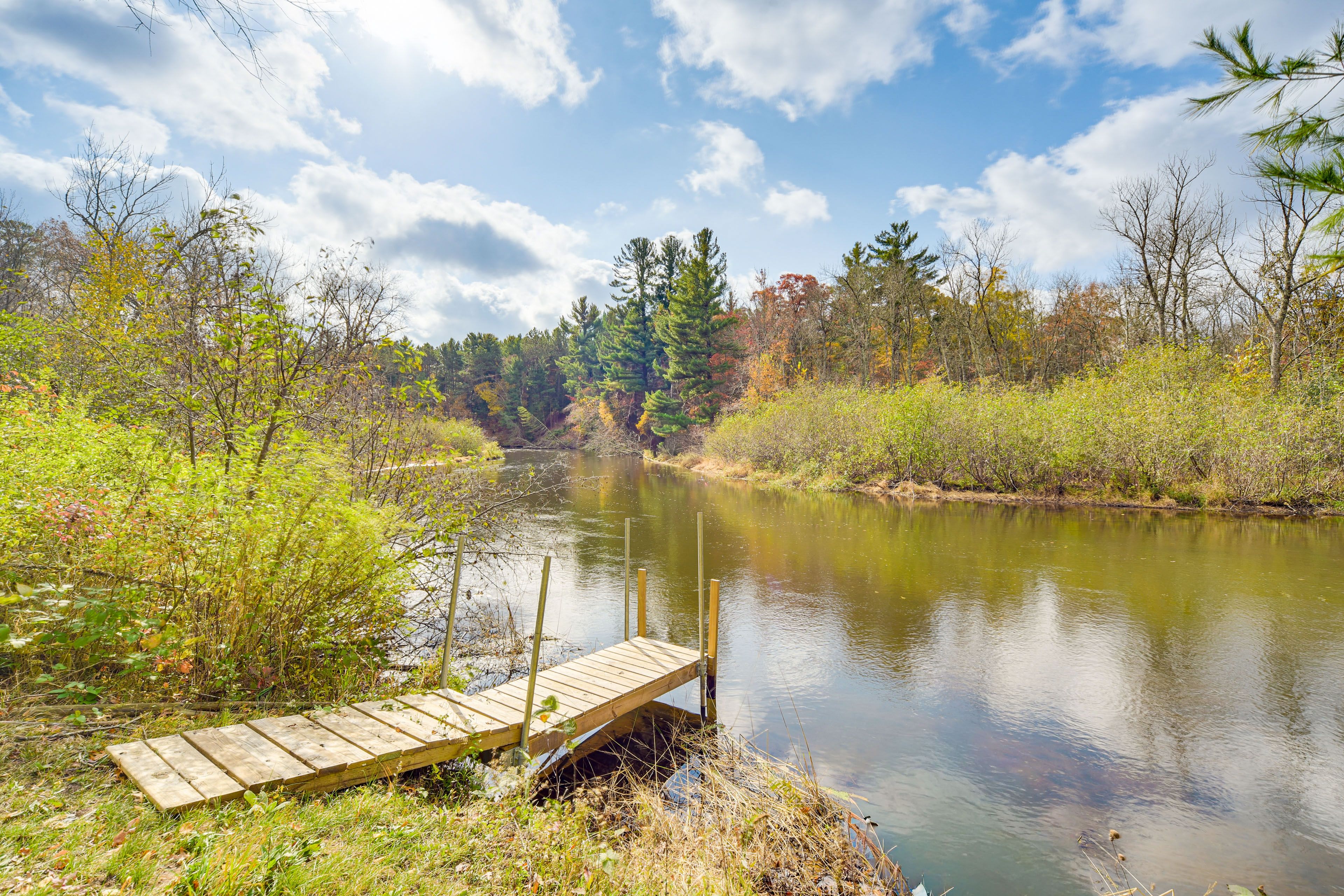 Cabin Exterior | Private Dock | Yellow River Access | 2 Kayaks