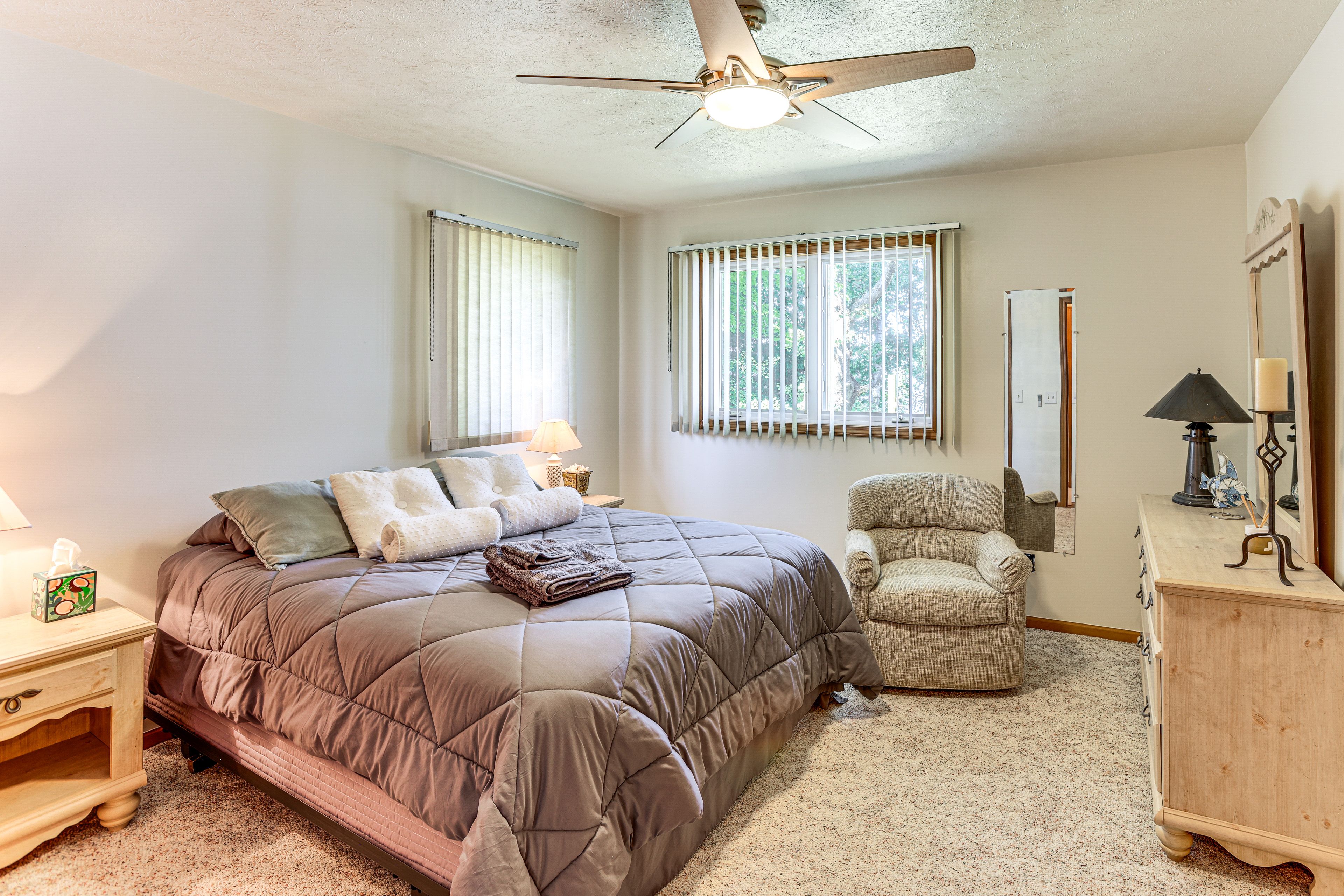 Bedroom 1 | Queen Bed | 1st Floor