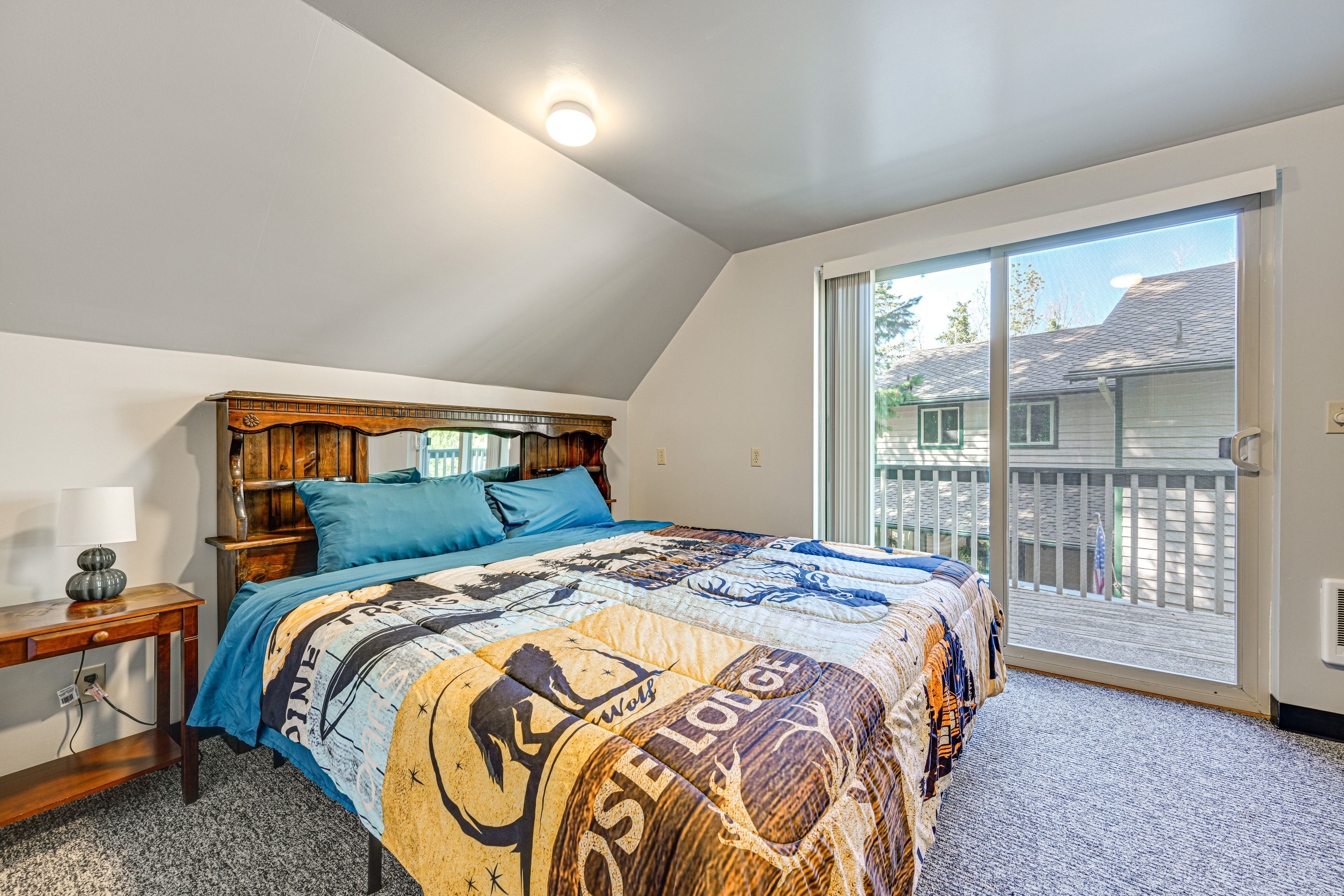 Bedroom | King Bed | Washer/Dryer | 2nd Floor