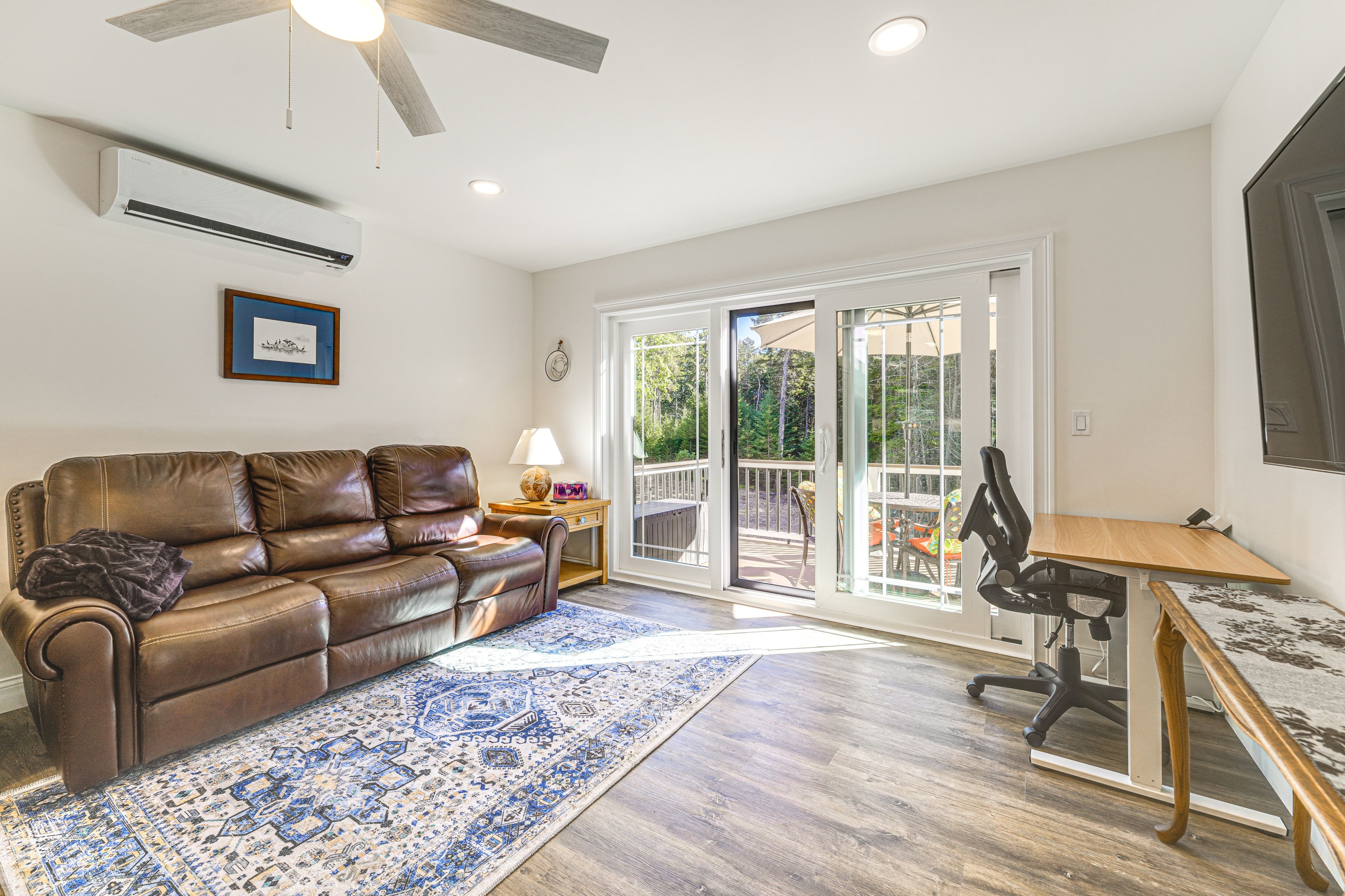 Living Room | Central A/C & Heating | Free WiFi