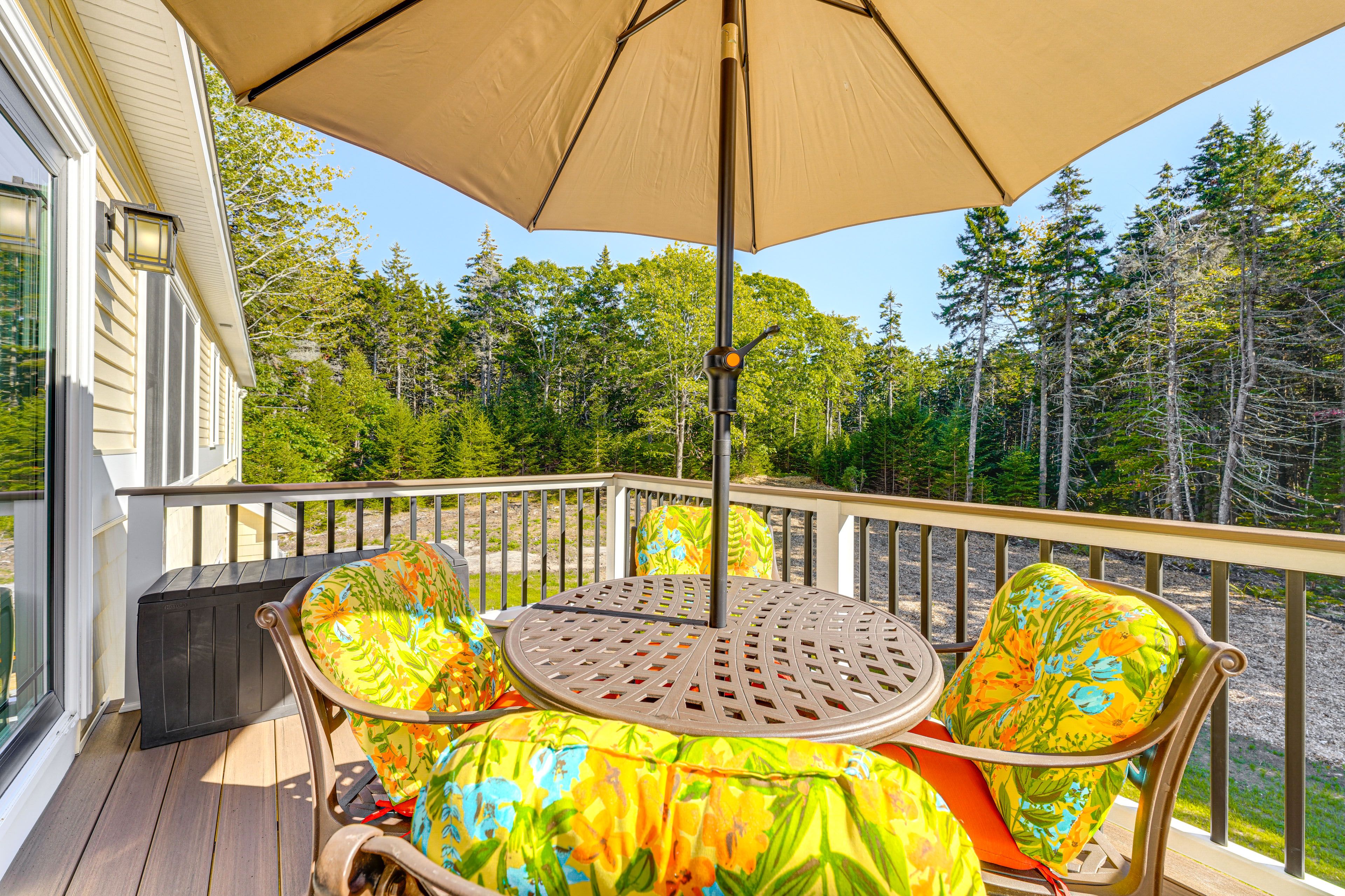 Deck | Outdoor Dining Area | Charcoal Grill