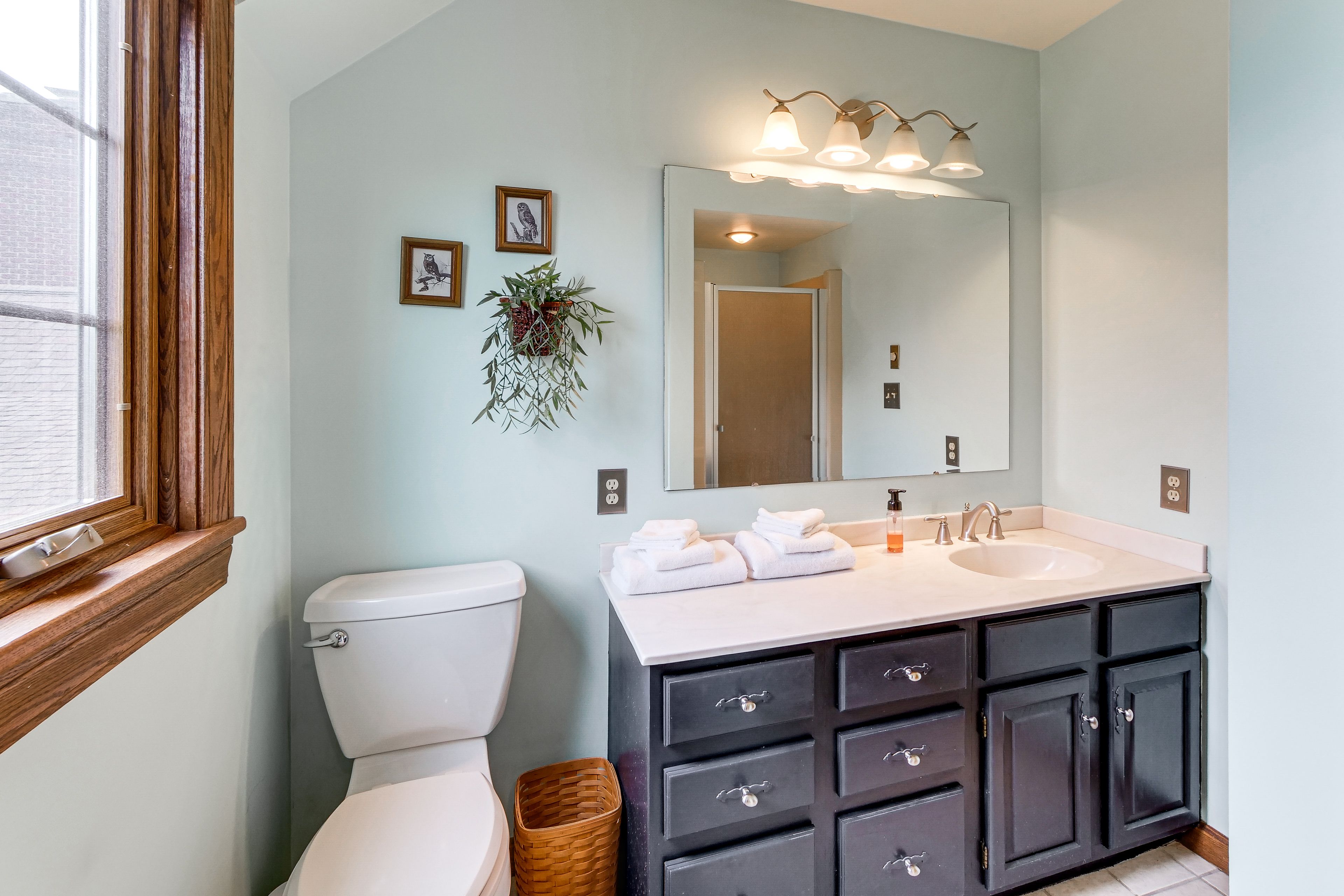 Full Bathroom | 2nd Floor