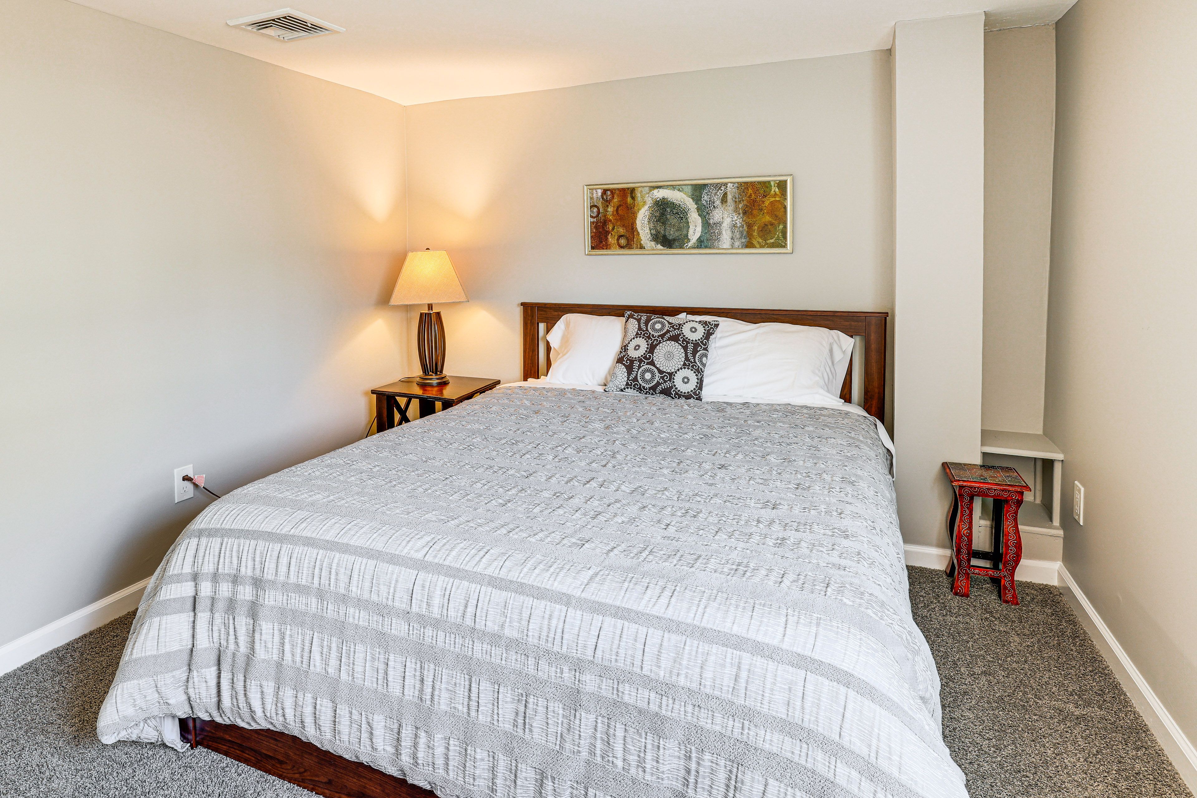 Bedroom 6 | 1st Floor | Queen Bed