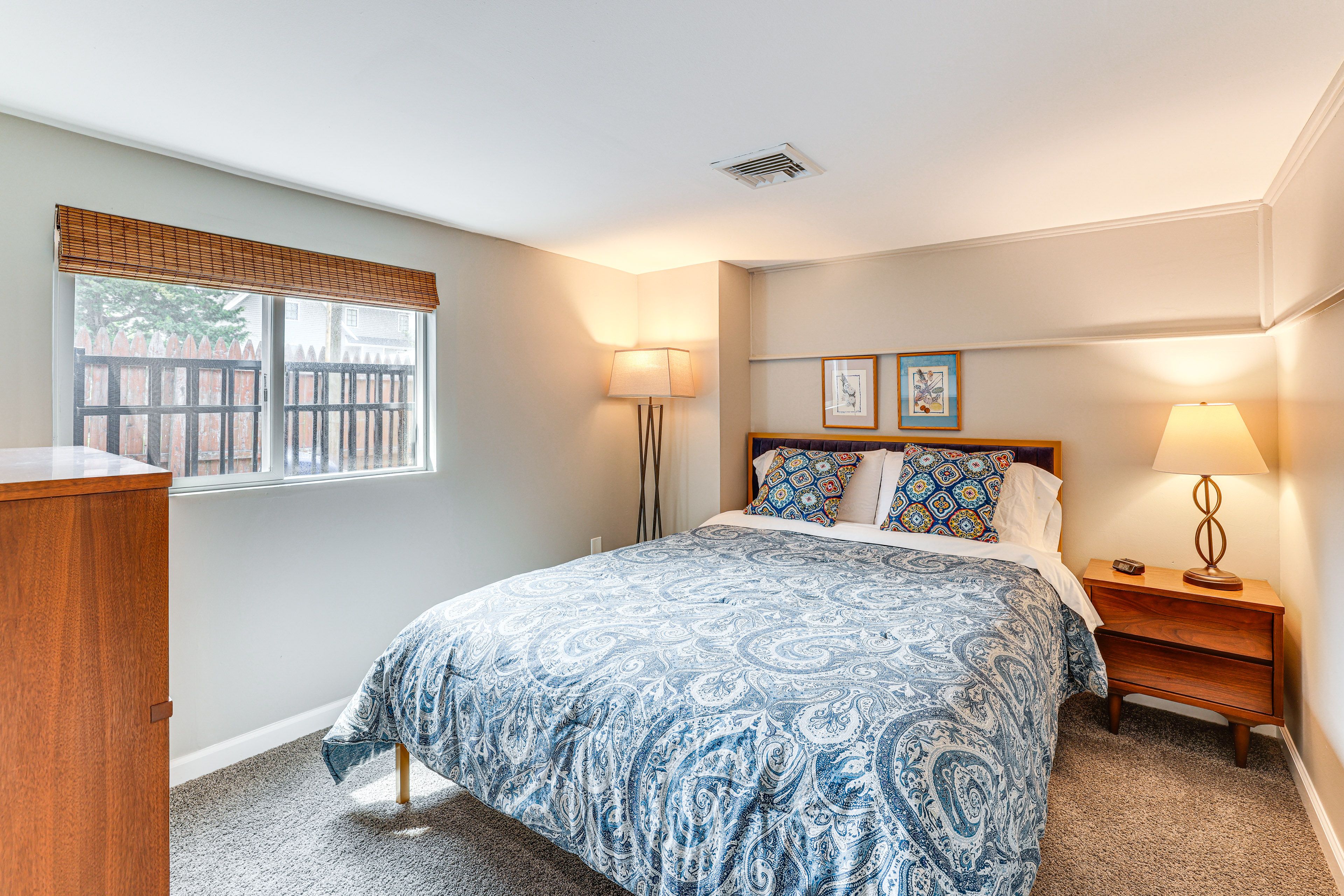 Bedroom 5 | 1st Floor | Queen Bed