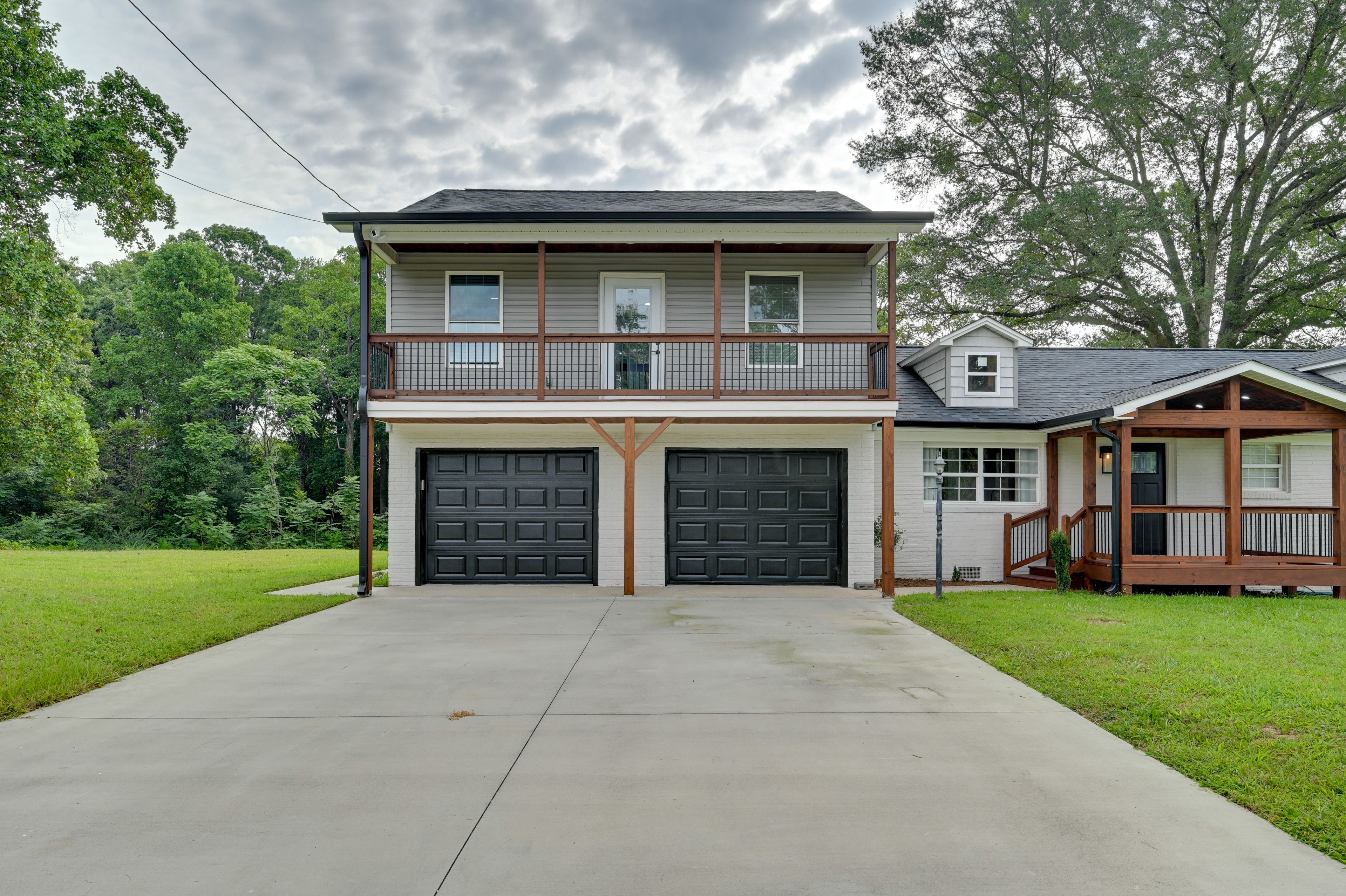 Property Exterior | Single-Story Apartment