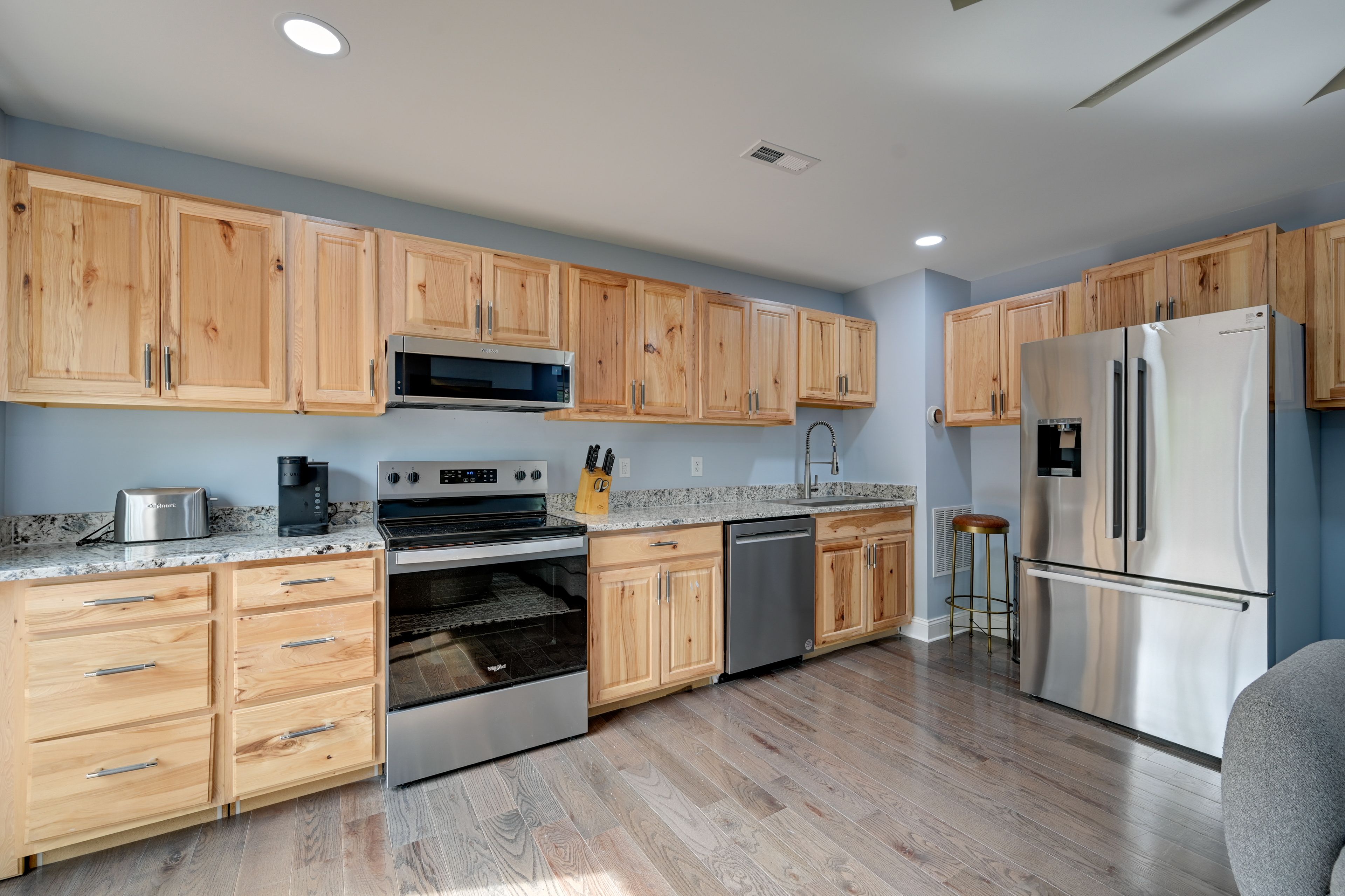 Kitchen | Keurig Coffee Maker | Blender | Toaster | Cooking Basics