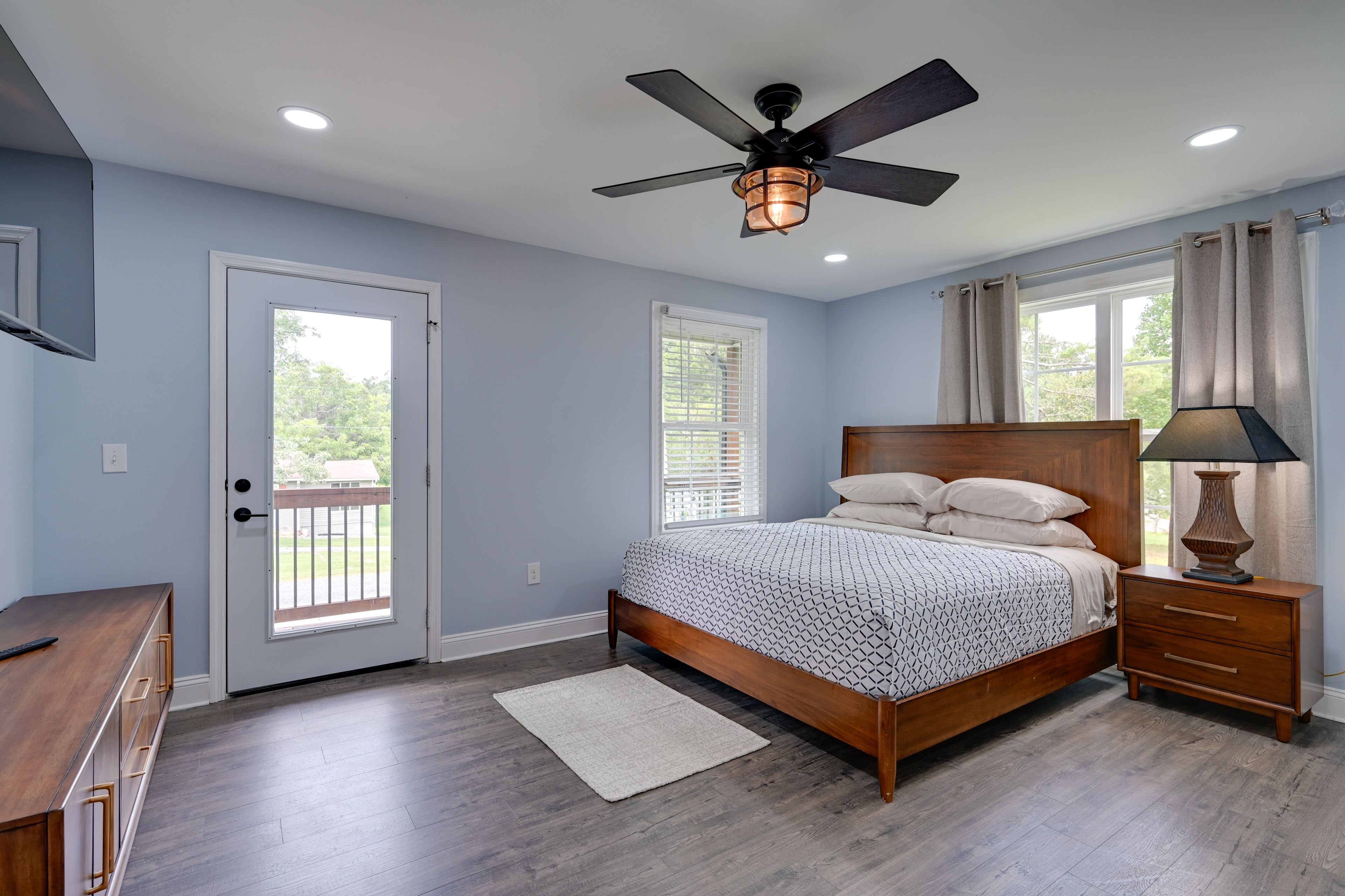 Bedroom | King Bed | Smart TV | Balcony Access | Linens Provided