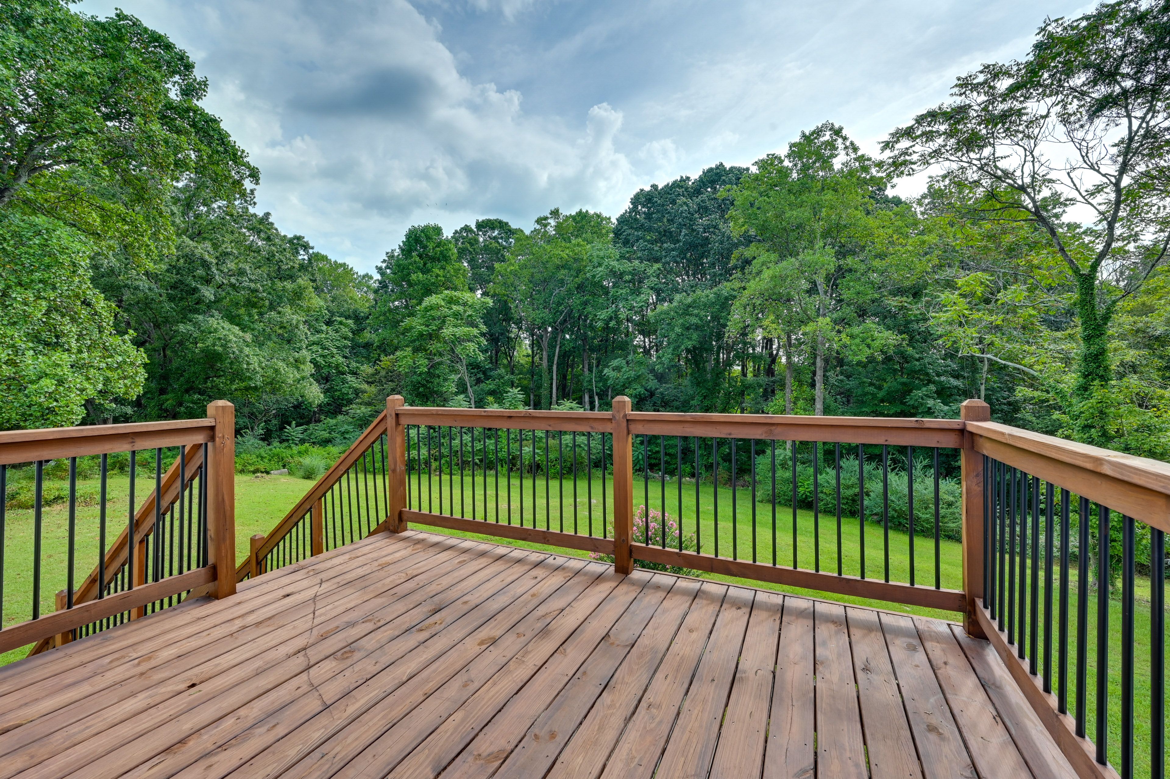 Private Deck | Self Check-In | 16 Mi to Wake Forest University
