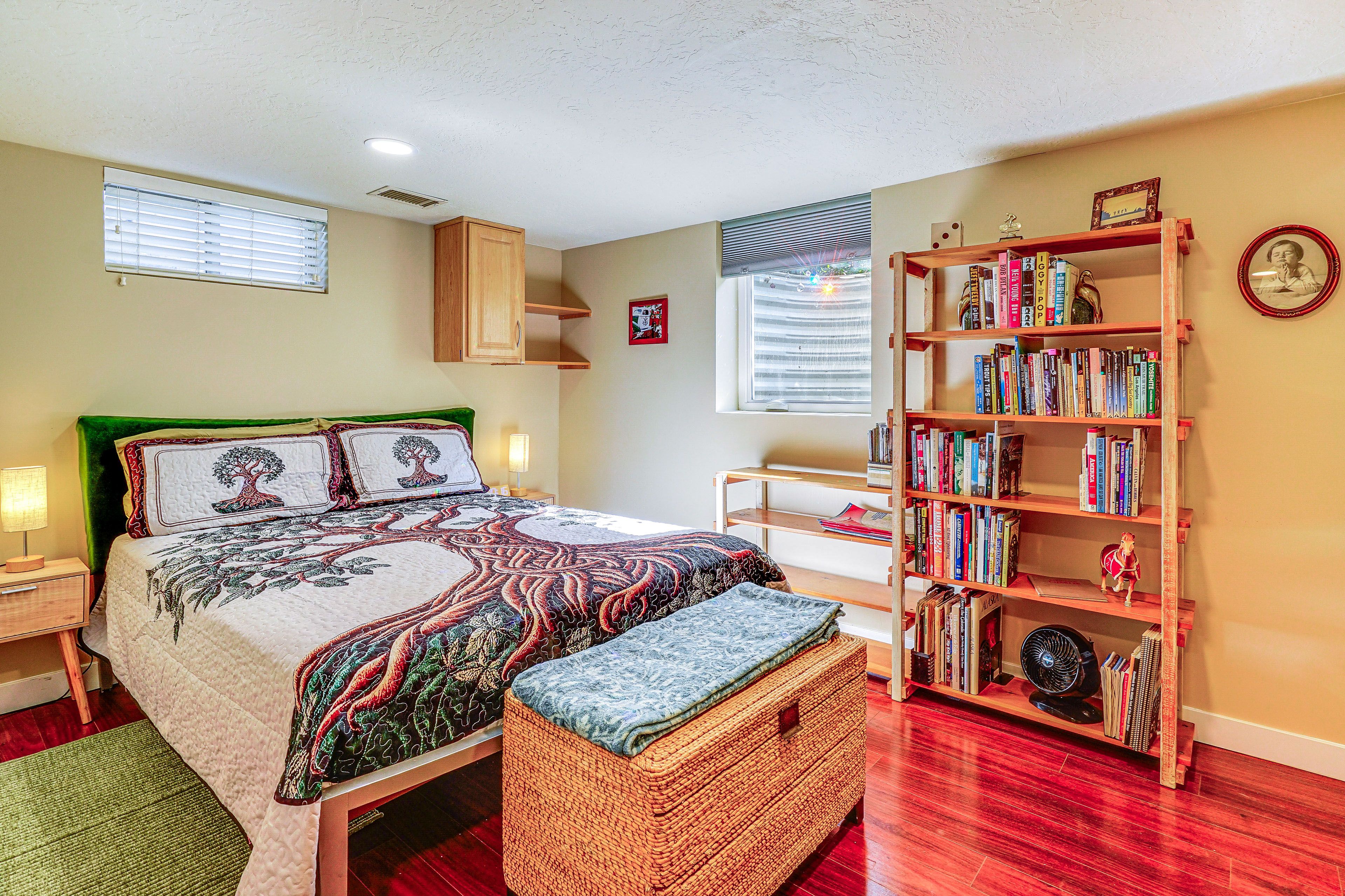 Bedroom 2 | Queen Bed