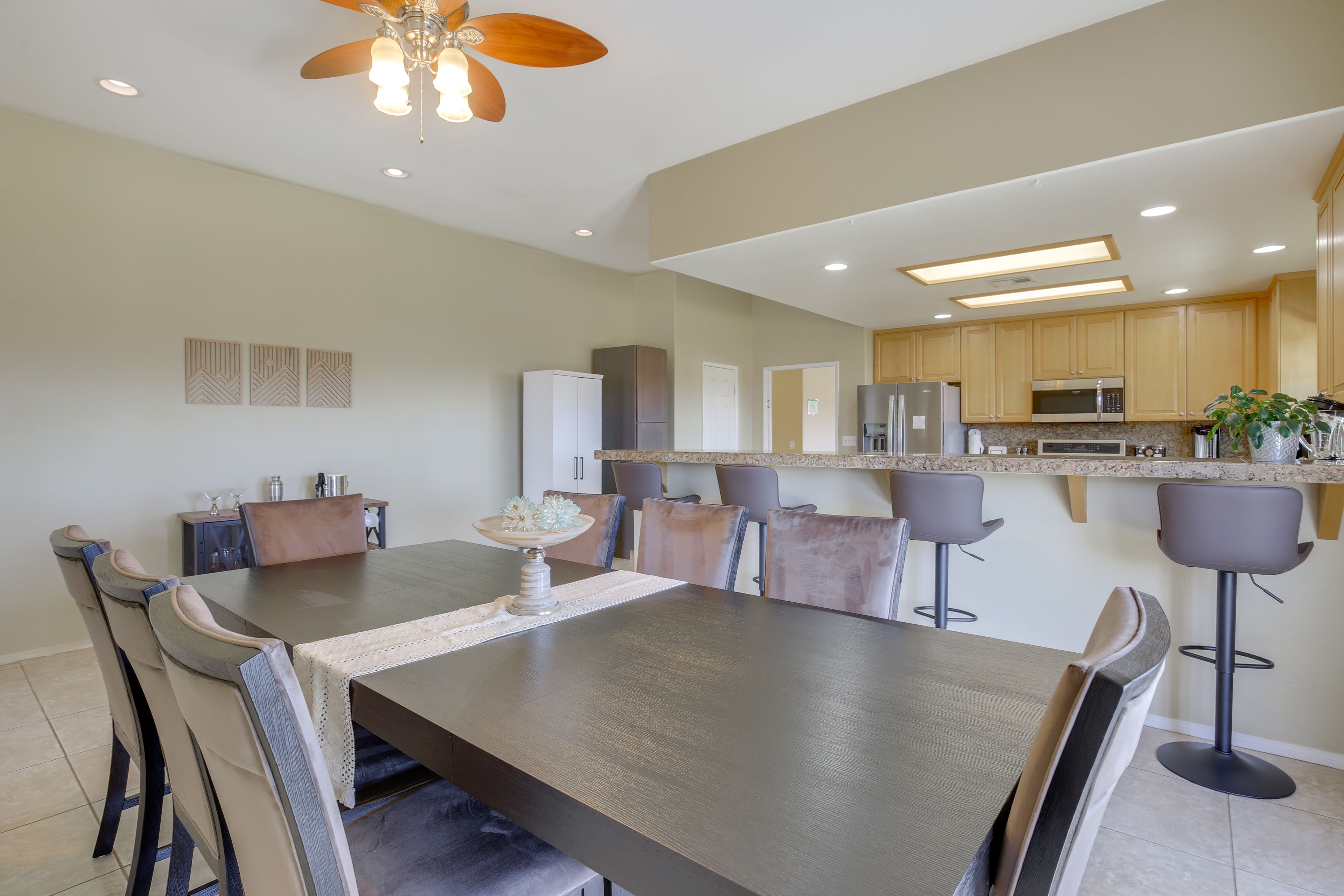 Dining Area | Dishware/Flatware Provided
