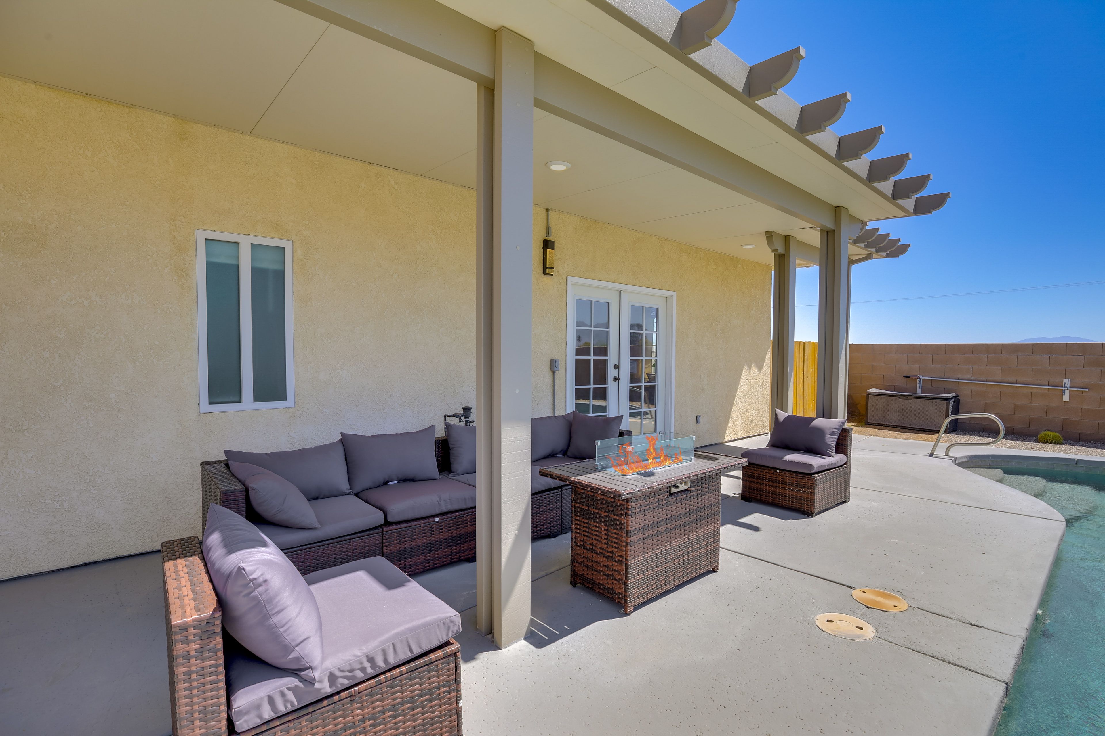 Covered Patio 1 | Gas Fire Pit | Lounge Seating