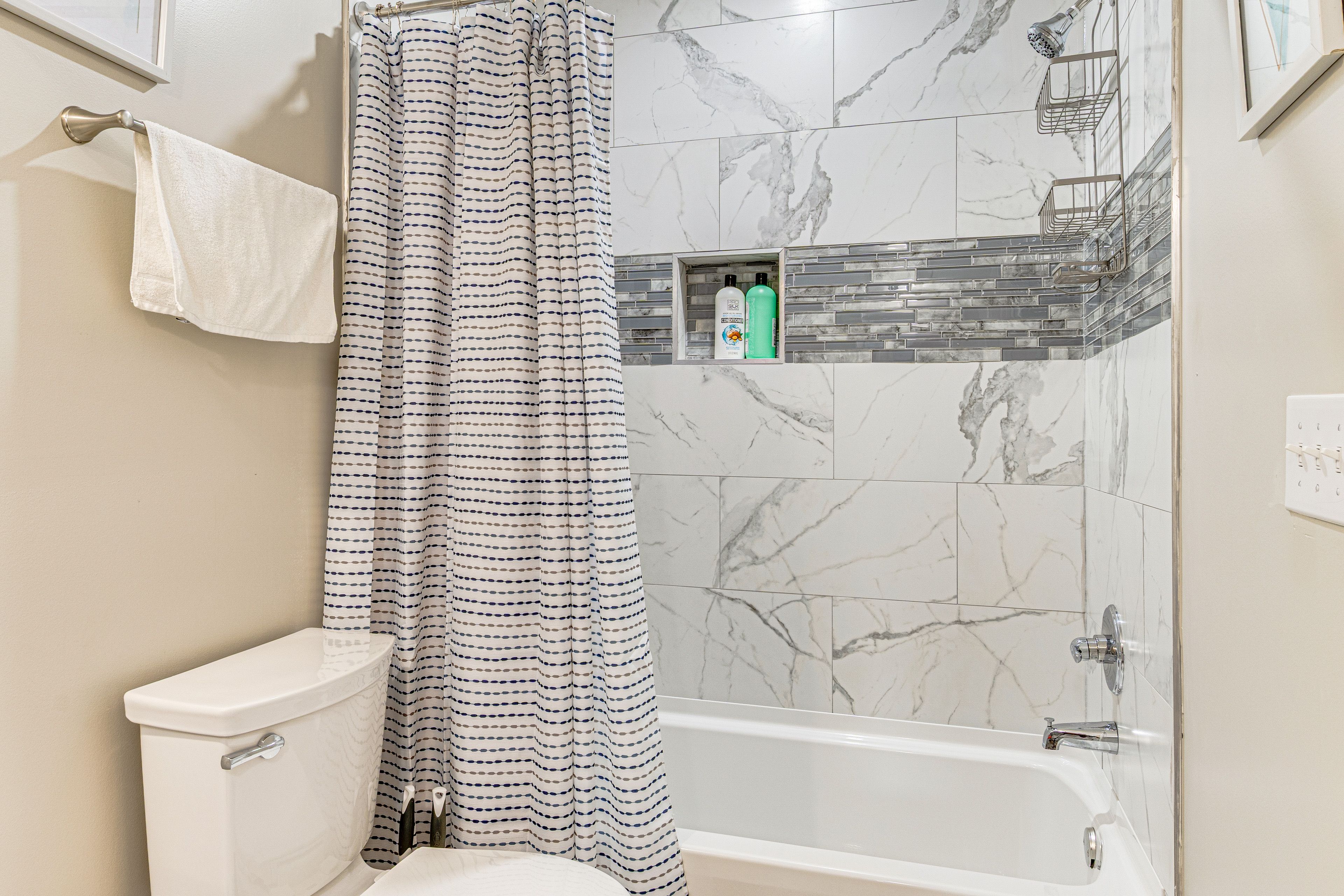 Full Bathroom | 2nd Floor