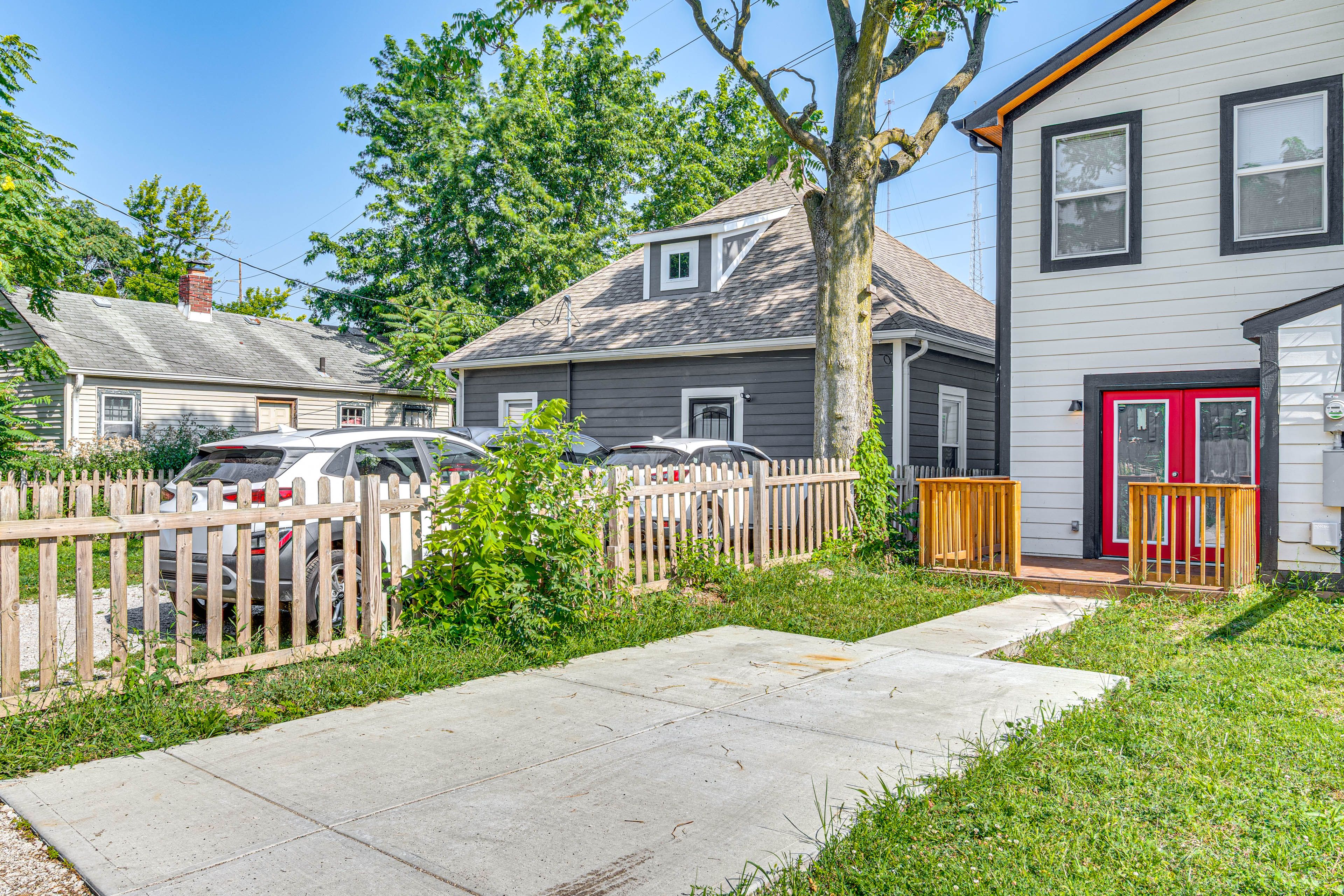 Parking | Driveway (1 Vehicle) | Free Street (First-Come, First-Served)