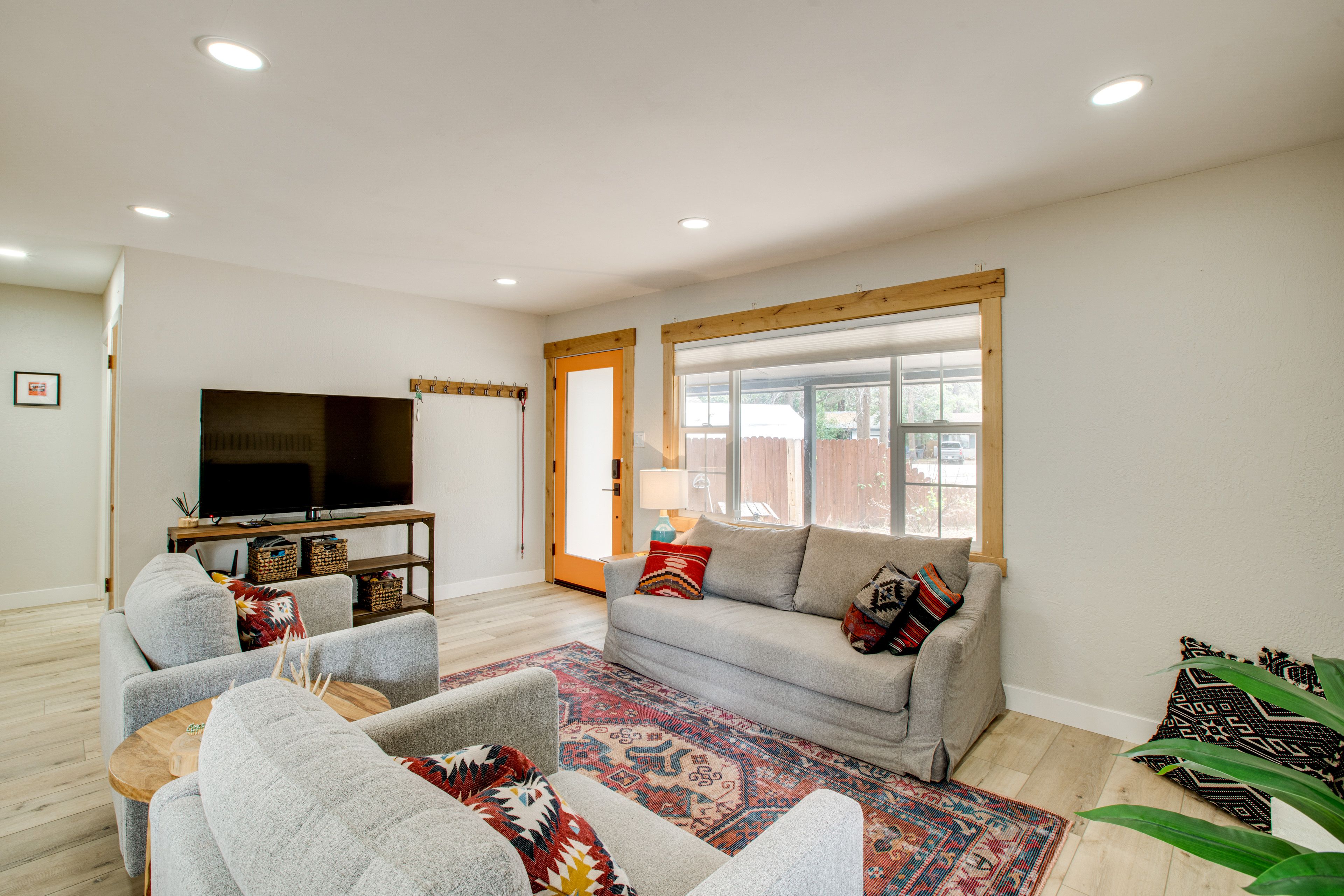 Living Room | Smart TV