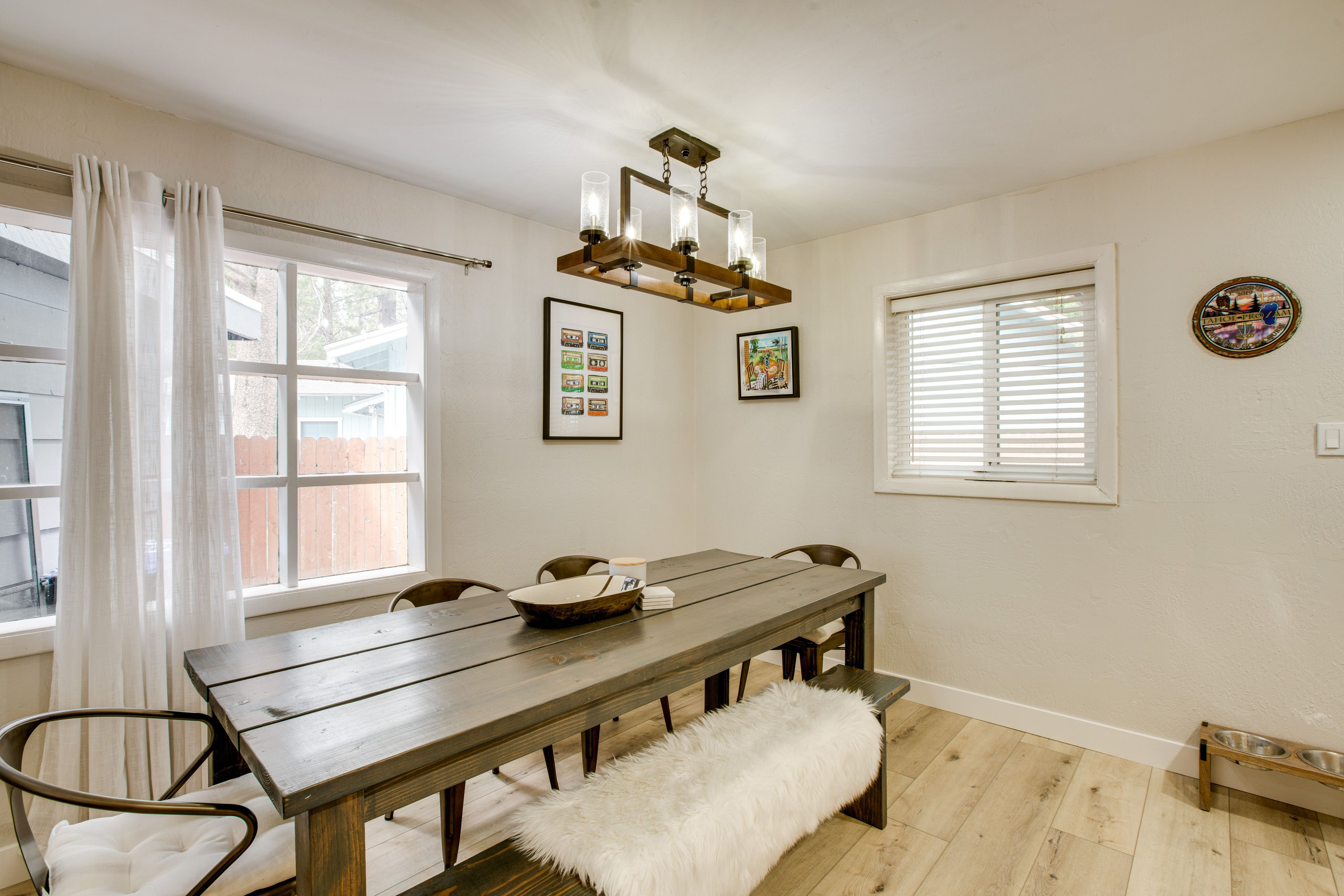 Dining Area | Dishware/Flatware Provided
