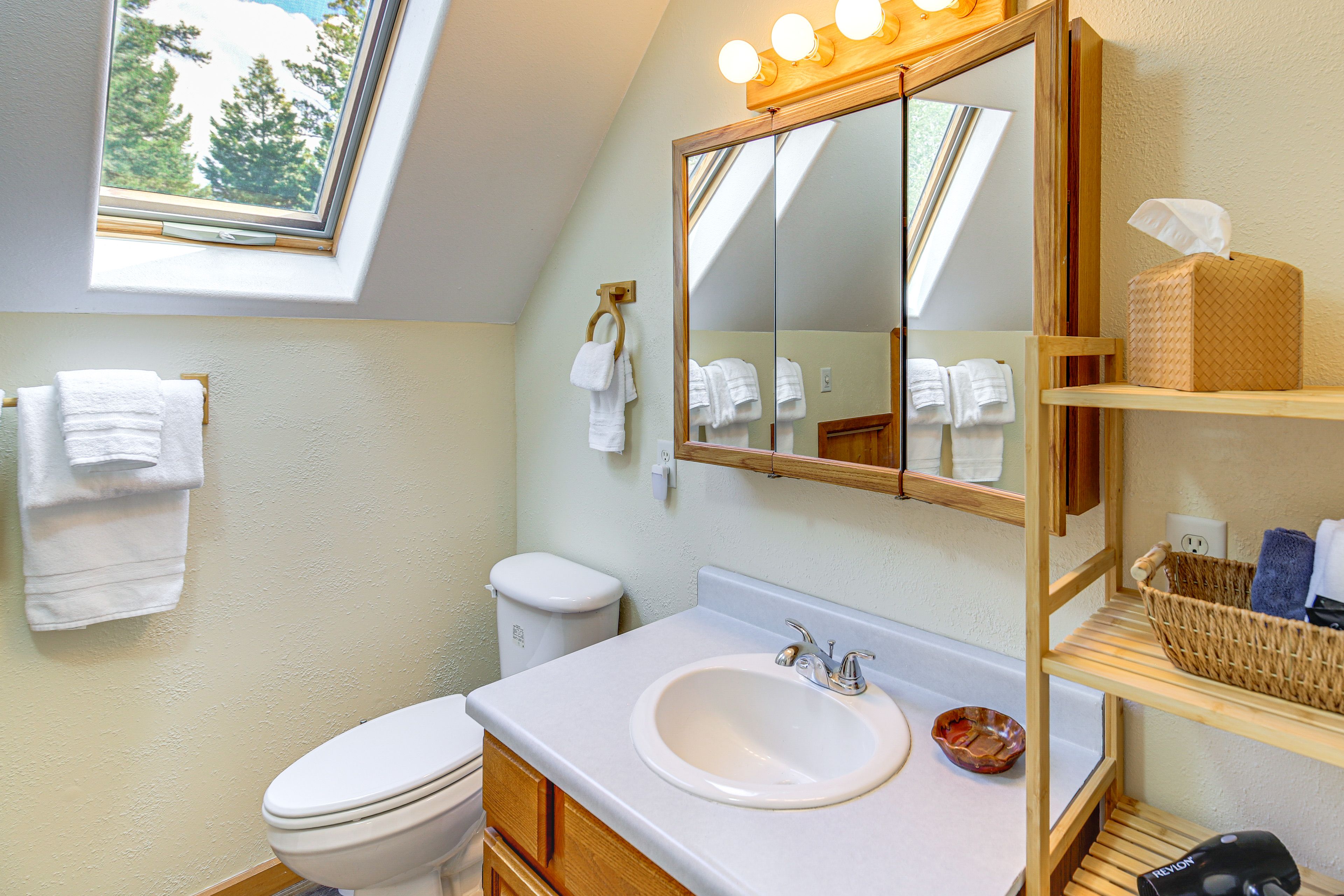 Full Bathroom | 2nd Floor