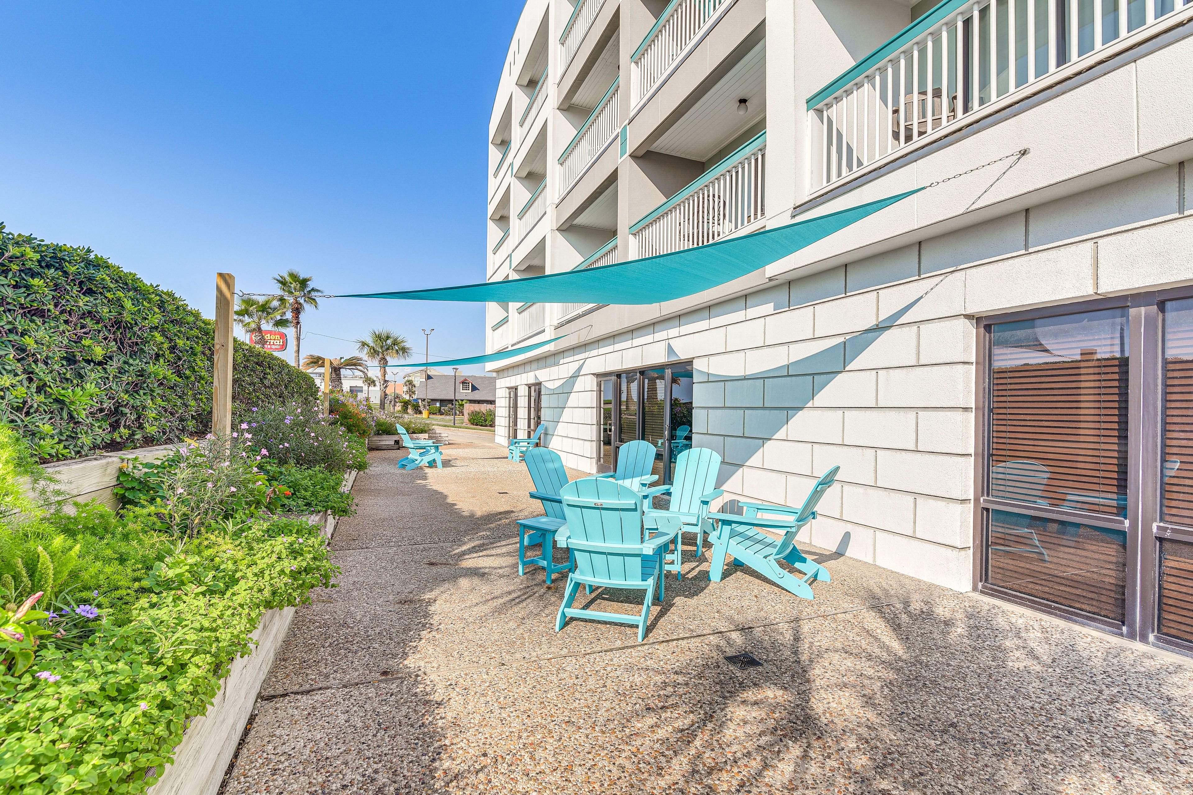 Community Amenities | Patio Space