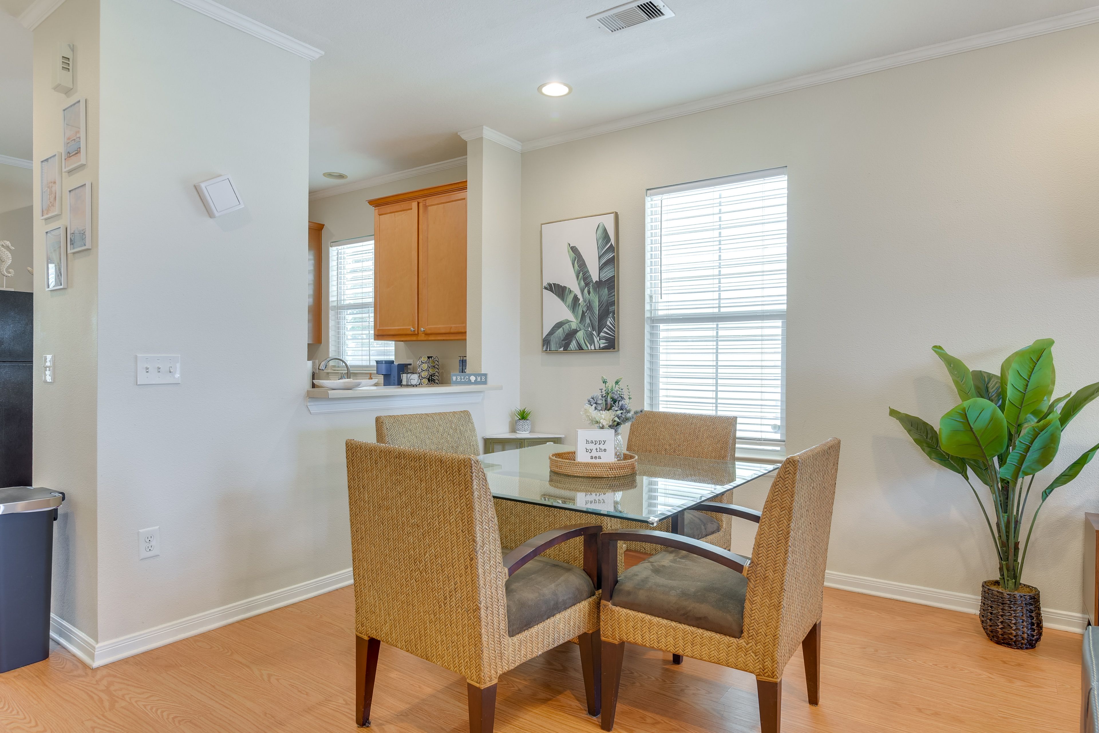Dining Area | Dishware & Flatware Provided