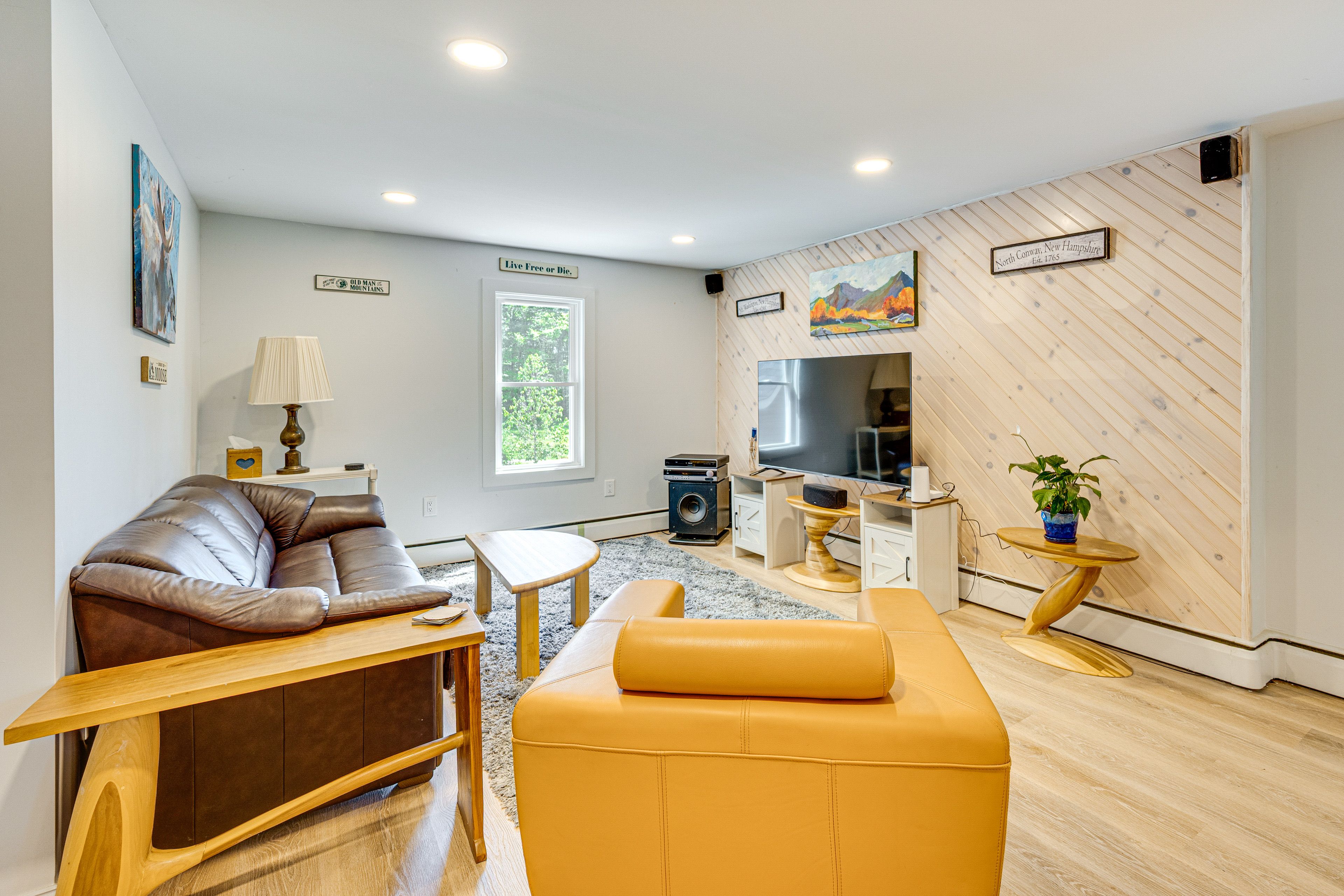 Living Room | Free WiFi | Board Games