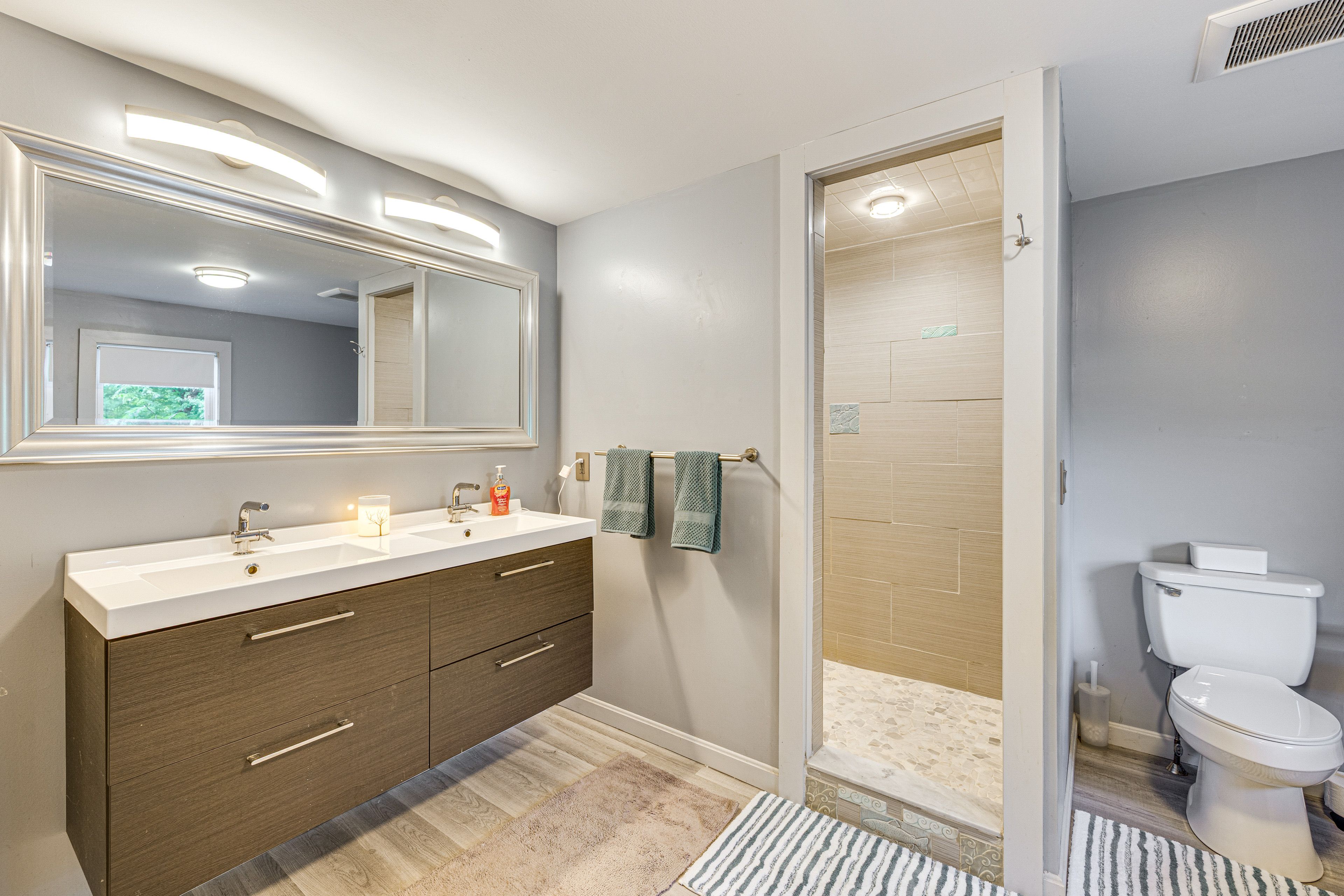 Full Bathroom | Soaking Tub
