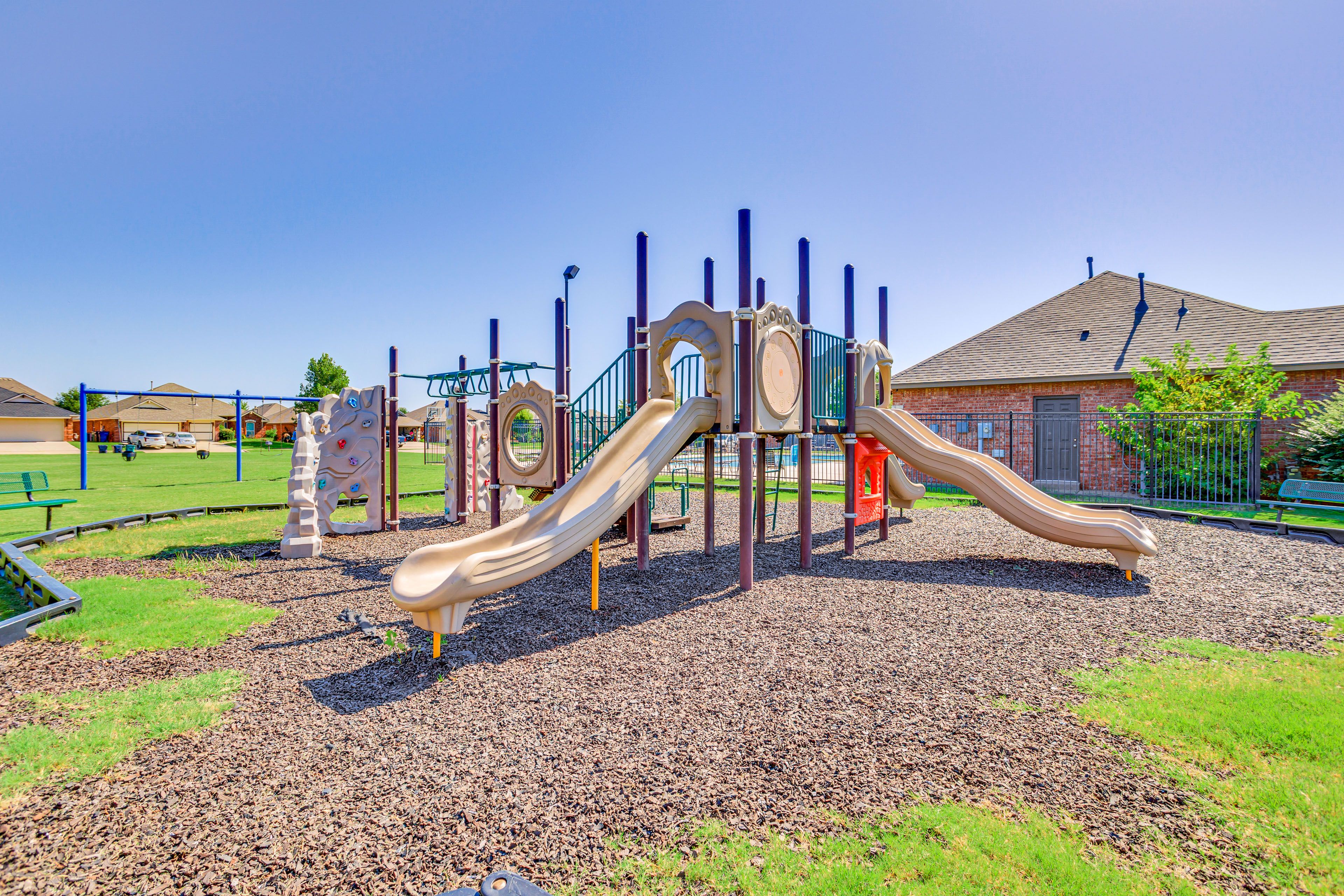 Robin Ridge | Community Amenities | Playground | Basketball Court