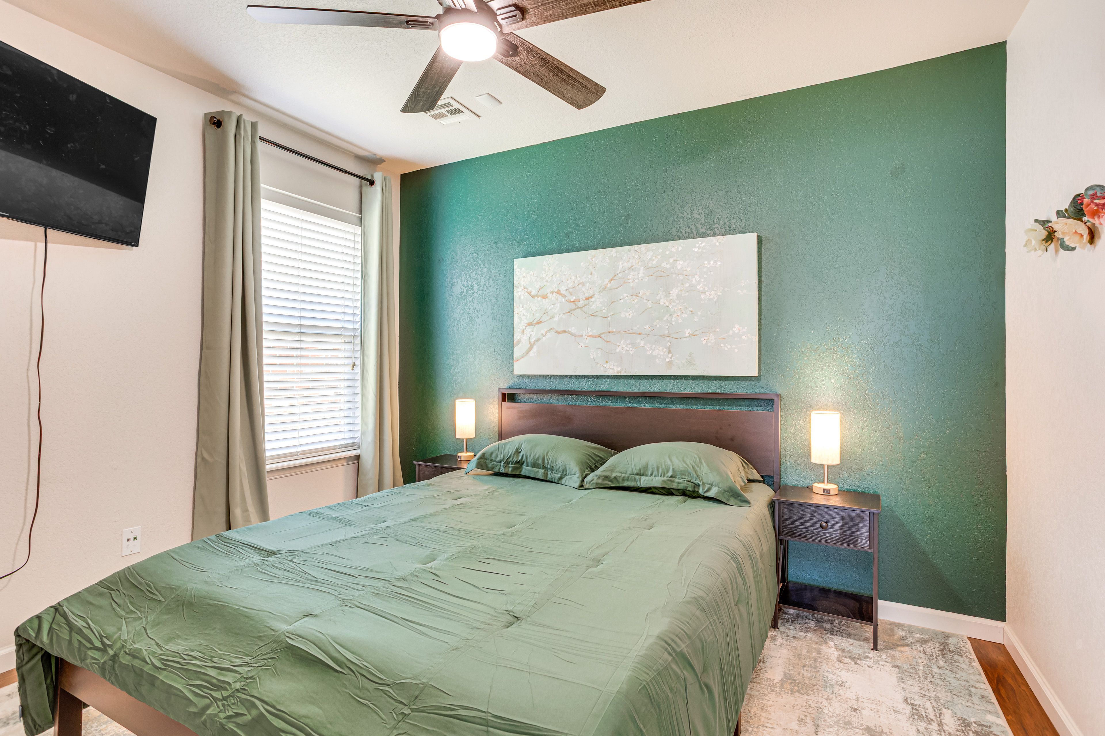 Bedroom 2 | Queen Bed