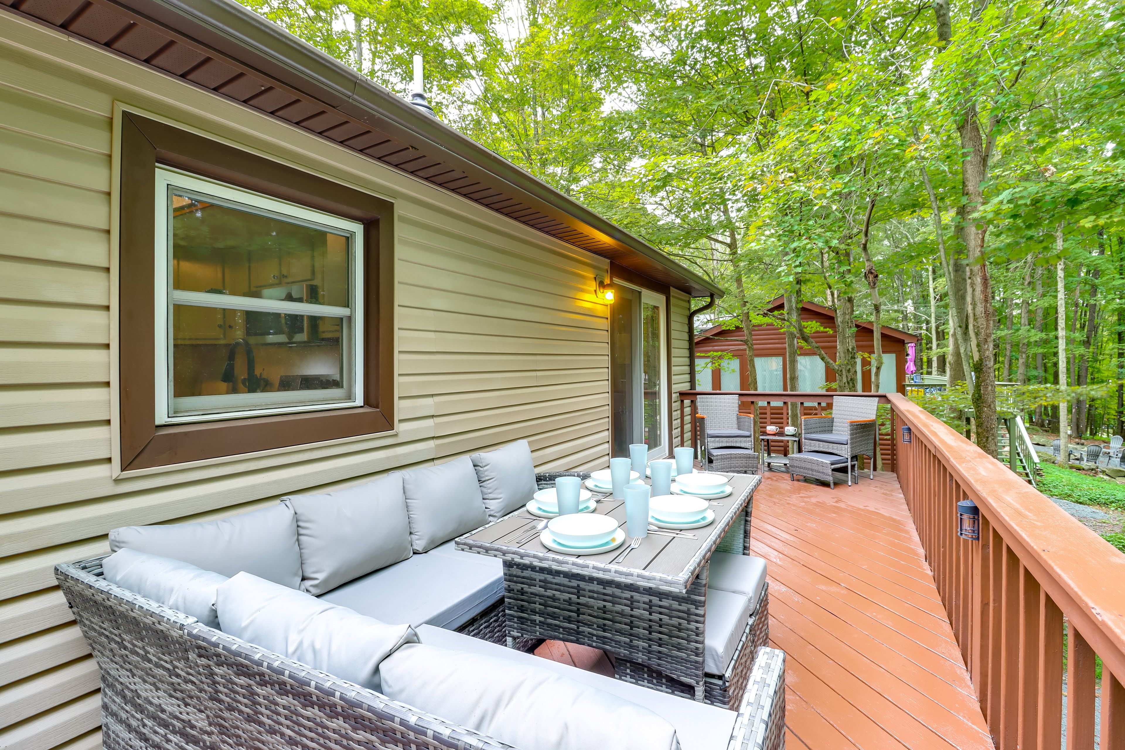 Private Deck | Outdoor Seating