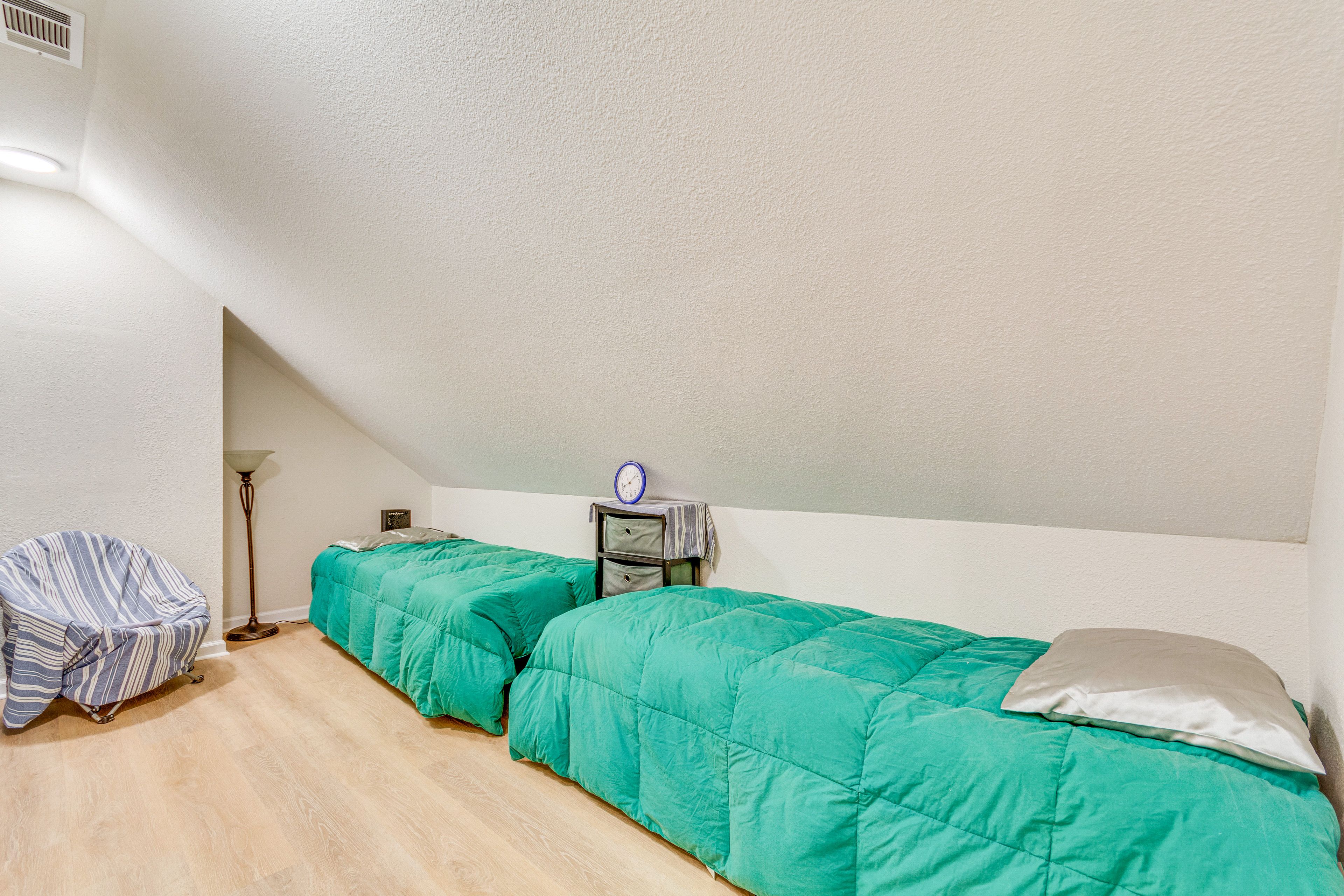 Bonus Room | 2 Twin Beds | 2nd Floor