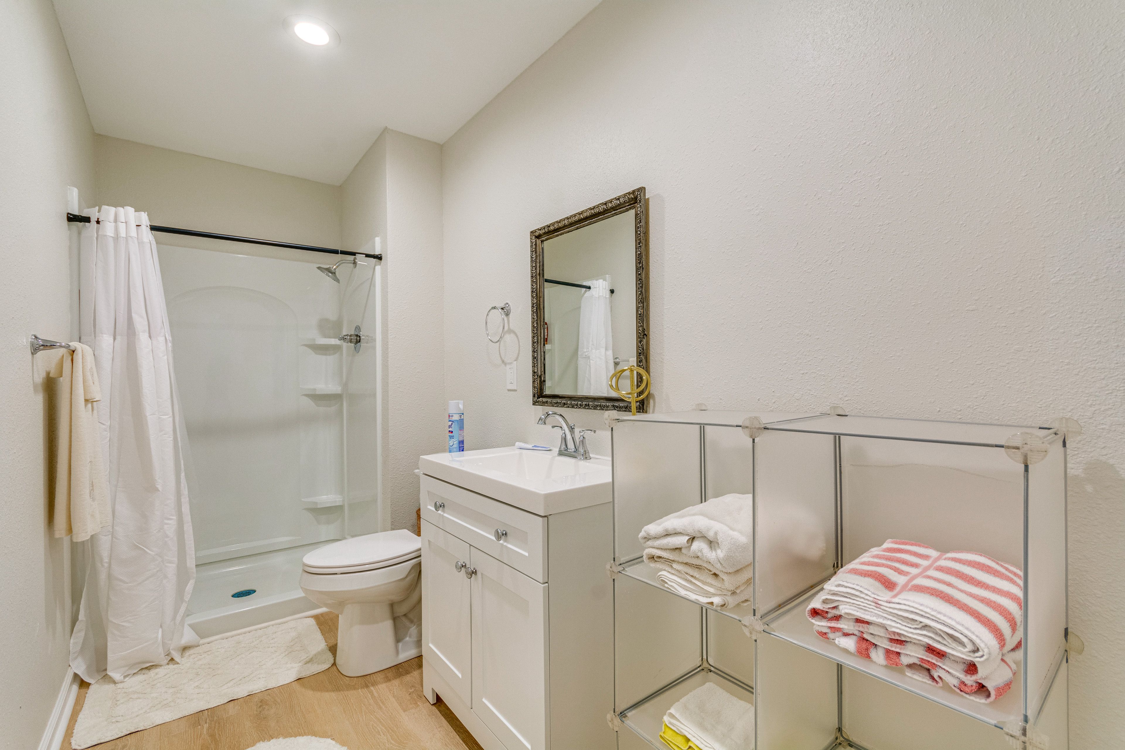 Full Bathroom | 2nd Floor