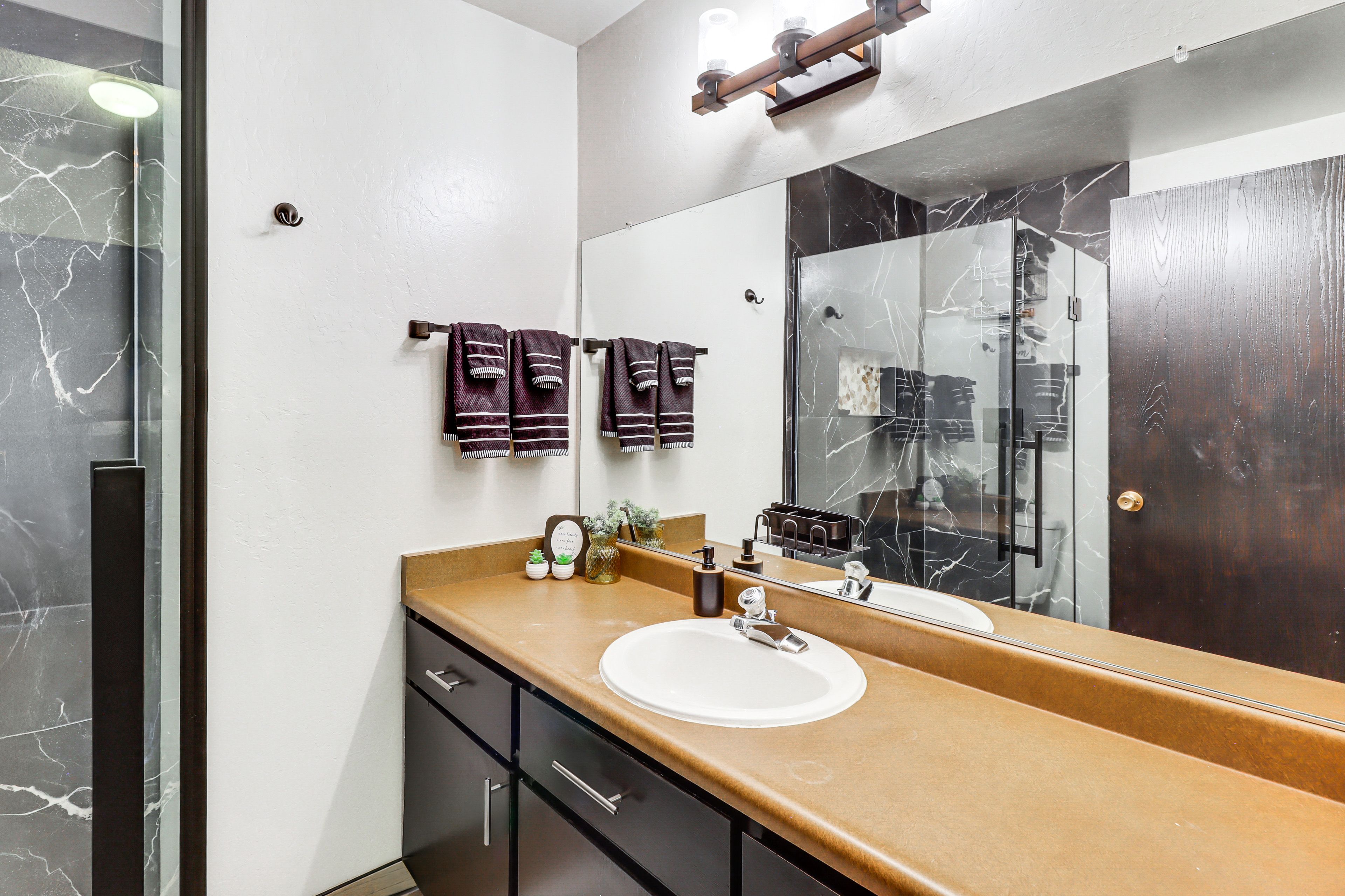 En-Suite Bathroom | Towels Provided