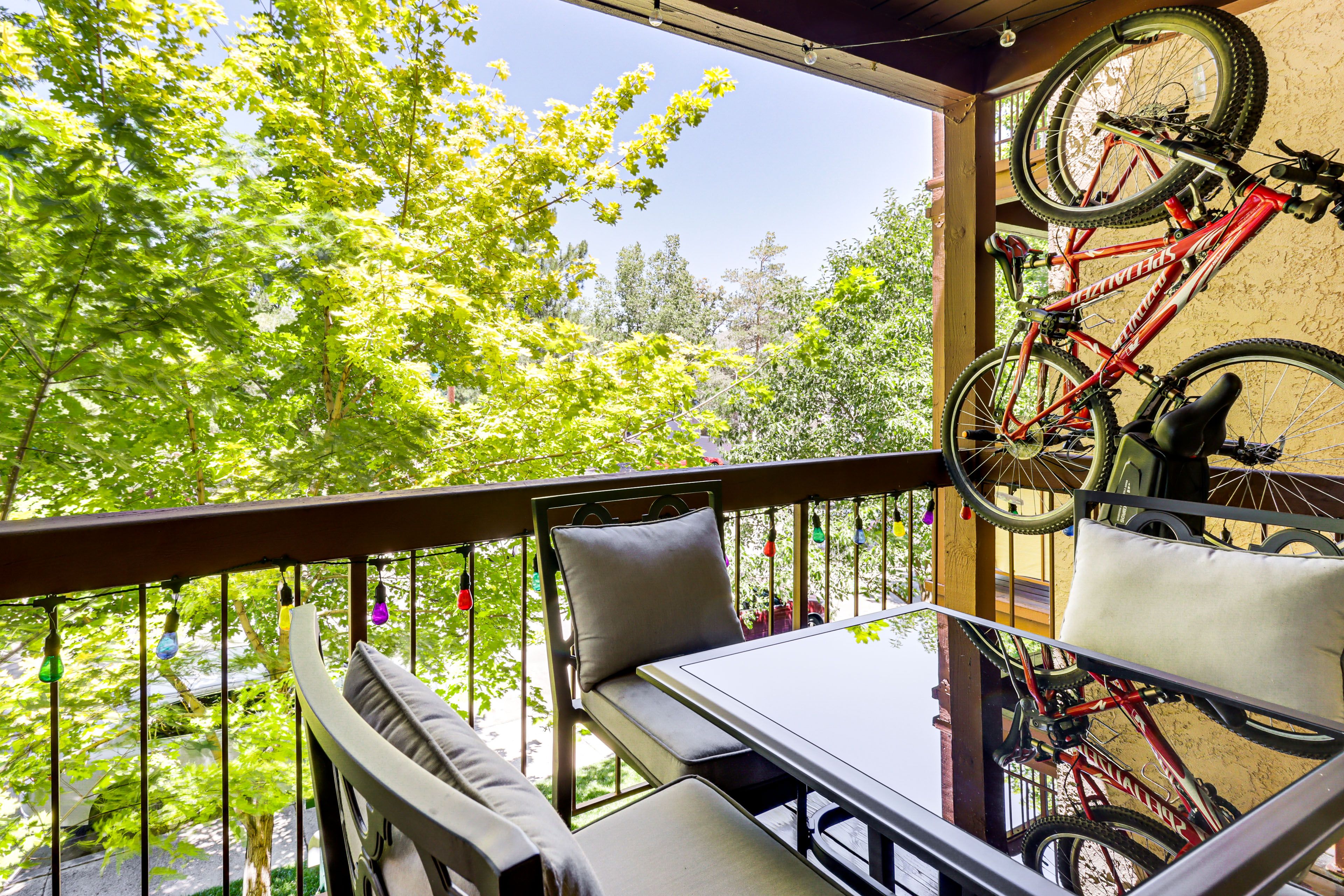 Covered Balcony | Dining Area