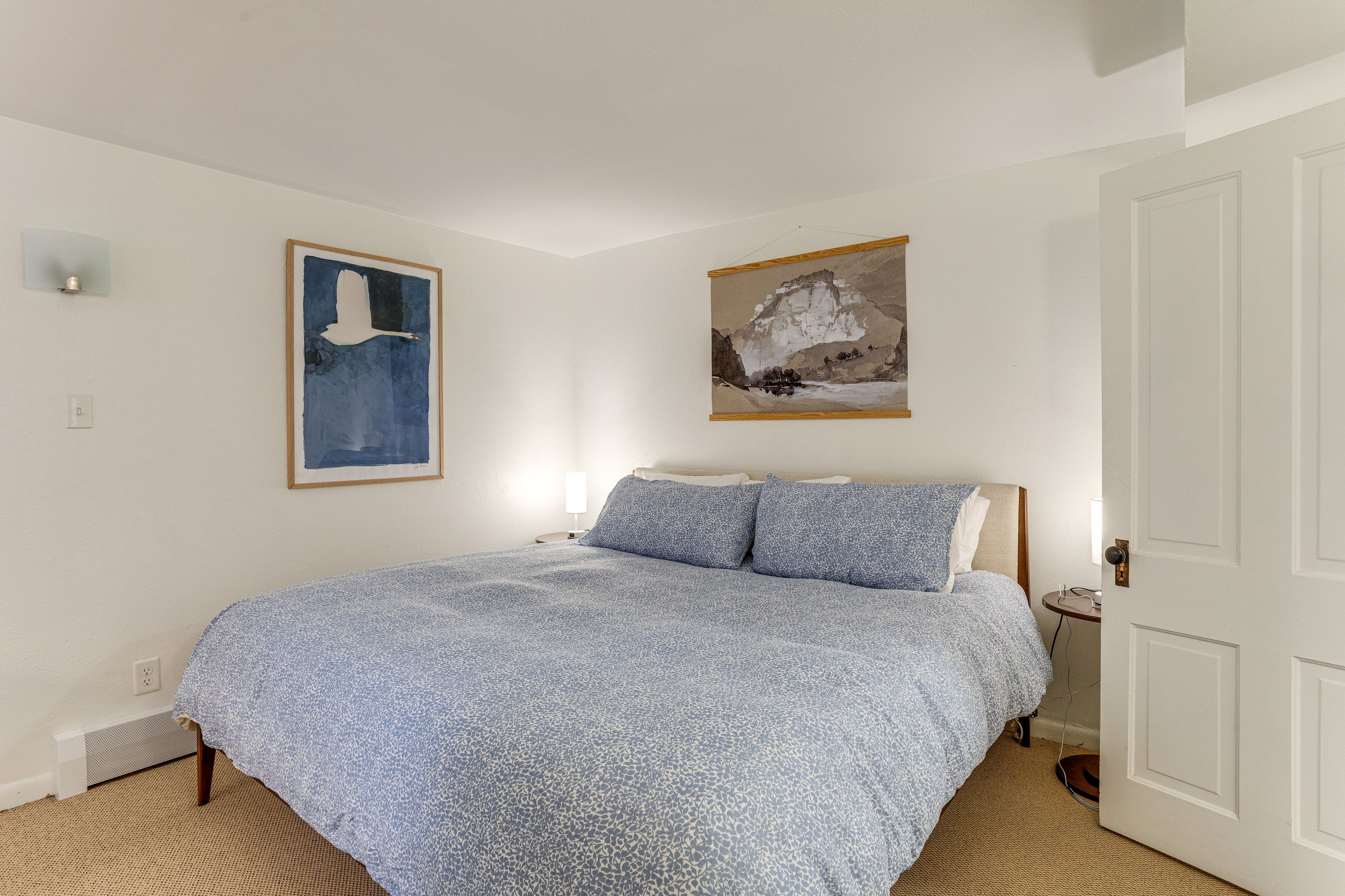 Bedroom | King Bed | Linens Provided | Desk