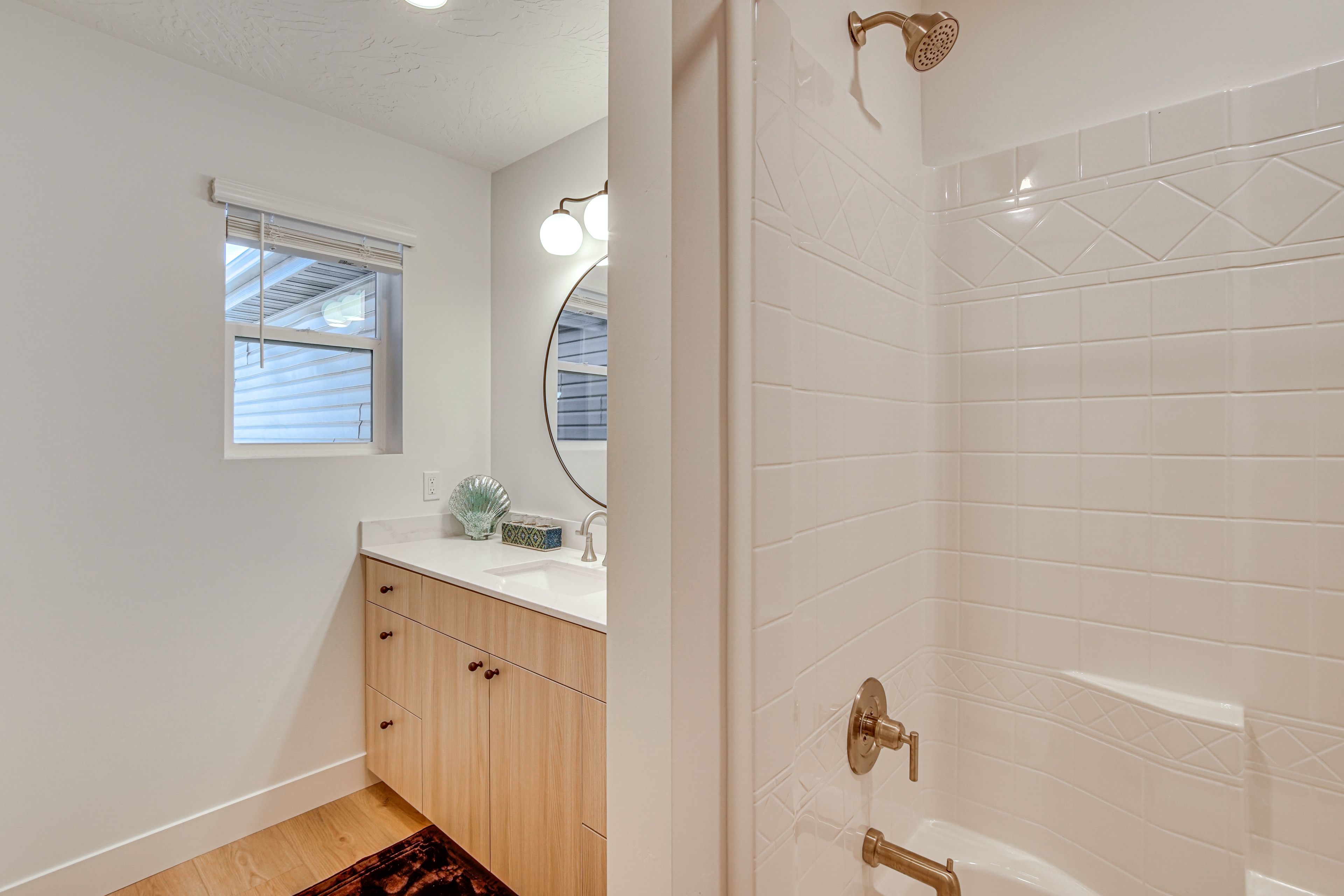 Full Bathroom | 2nd Floor