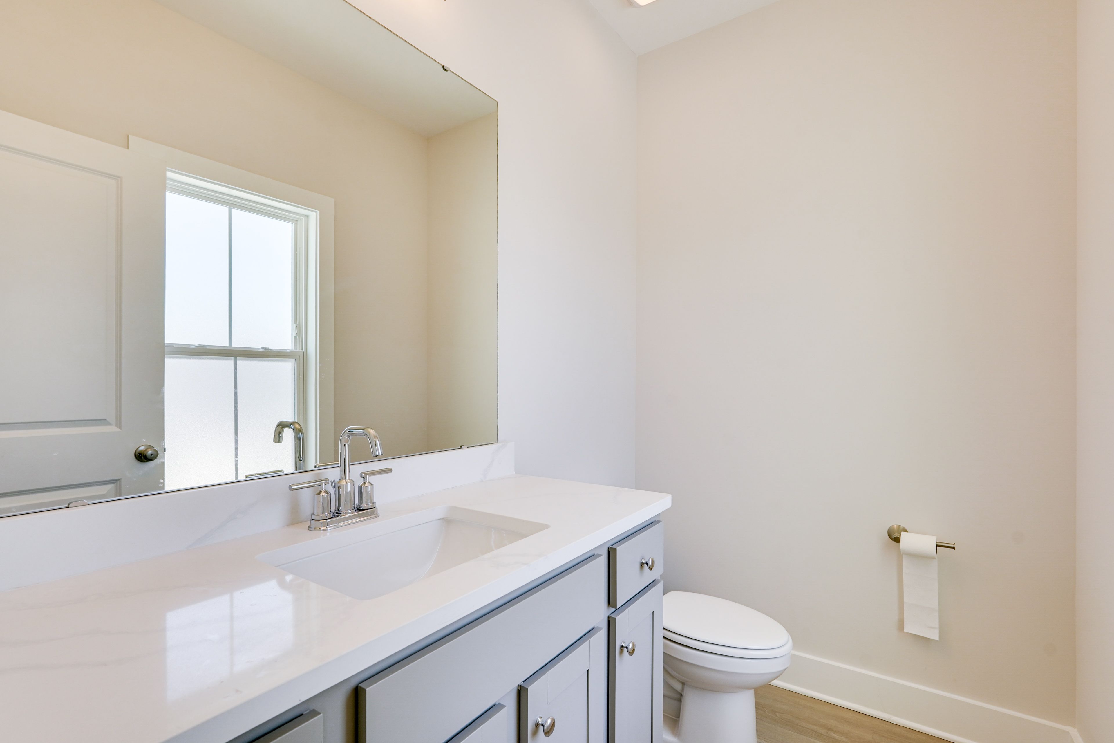 Half Bathroom | 2nd Floor | Towels Provided