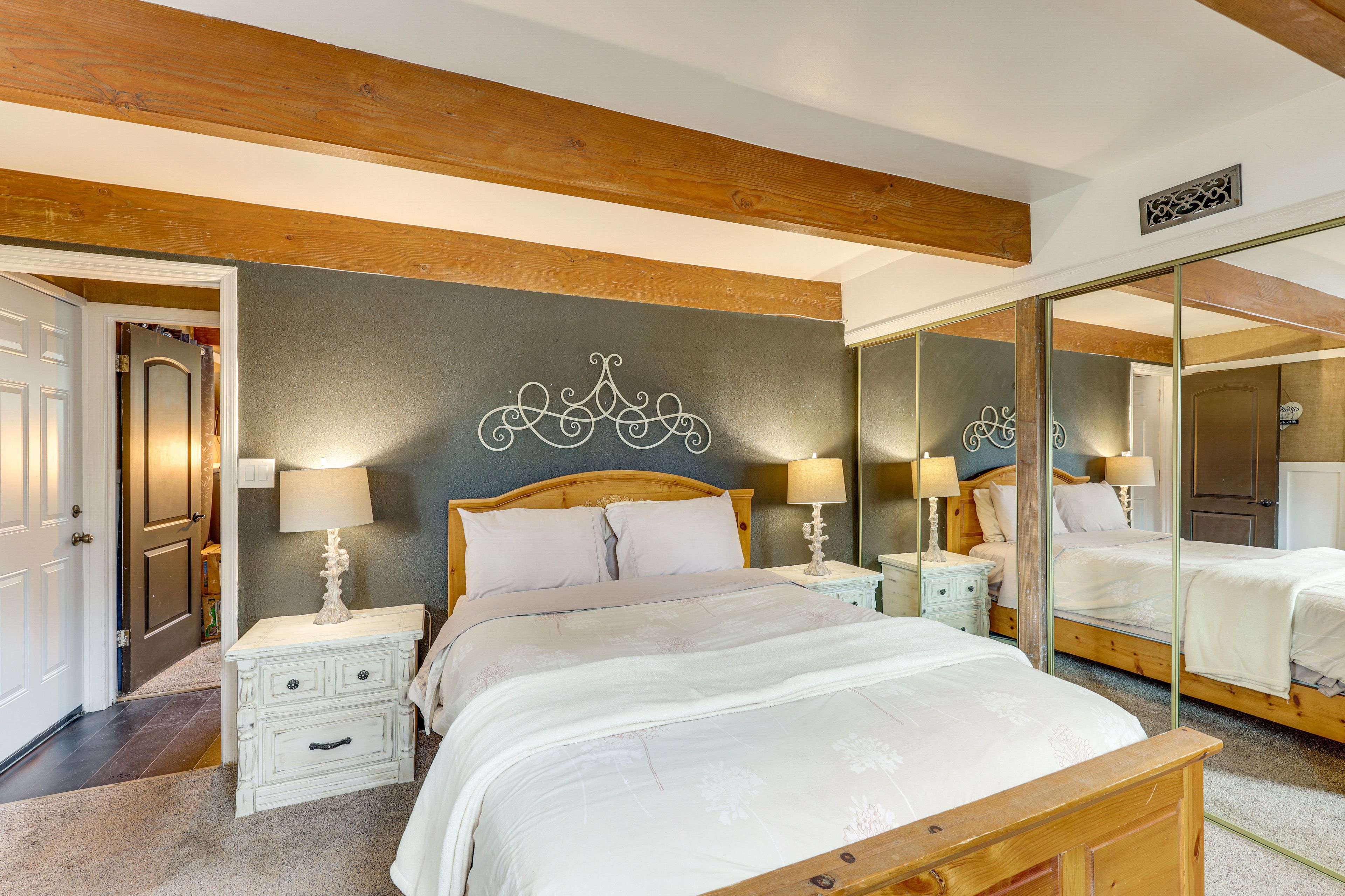 Bedroom 1 | Lower Level | Queen Bed | Linens Provided | Smart TV