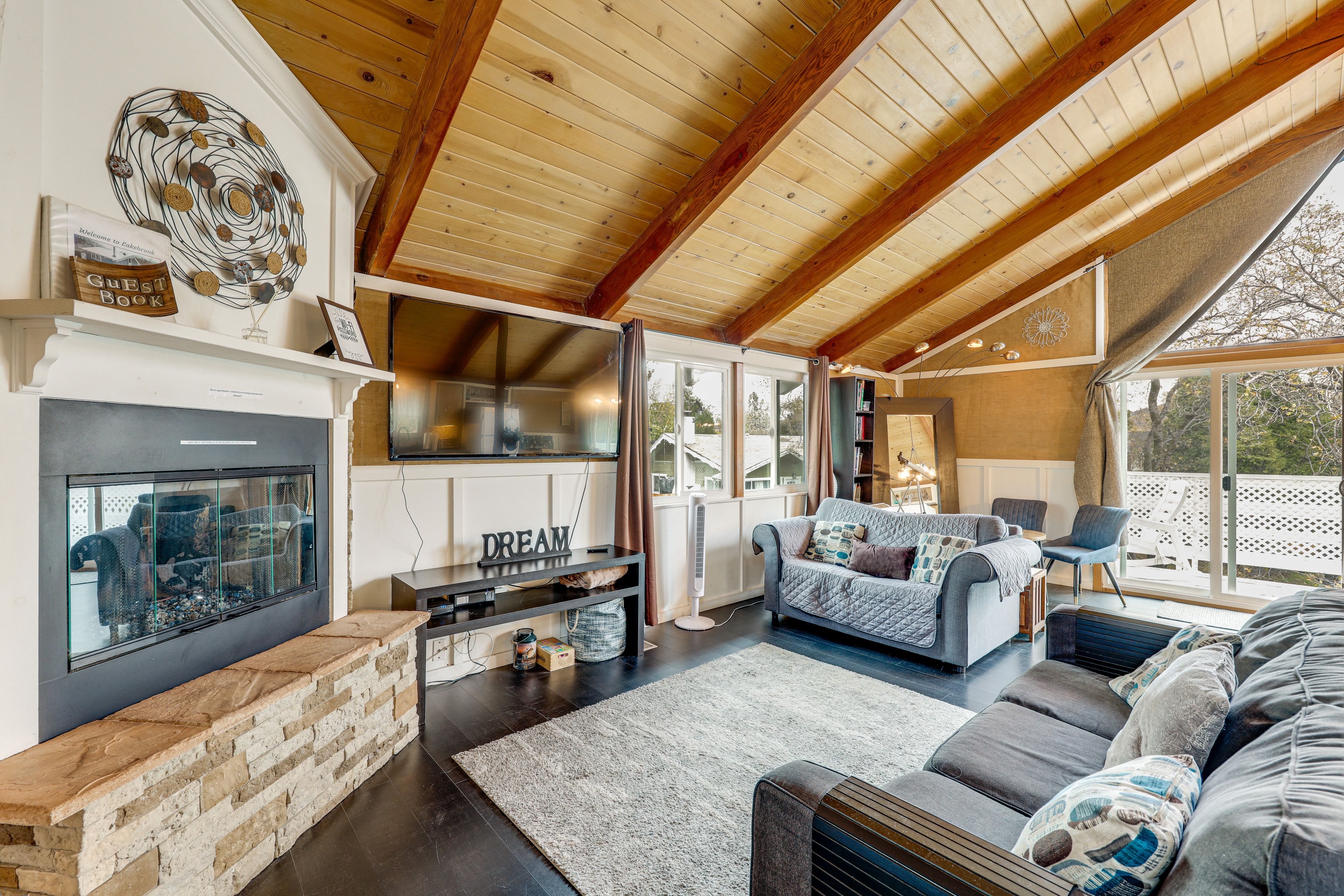 Cedar Glen Vacation Rental | 2BR | 1.5BA | Step-Free Entry | 1,000 Sq Ft