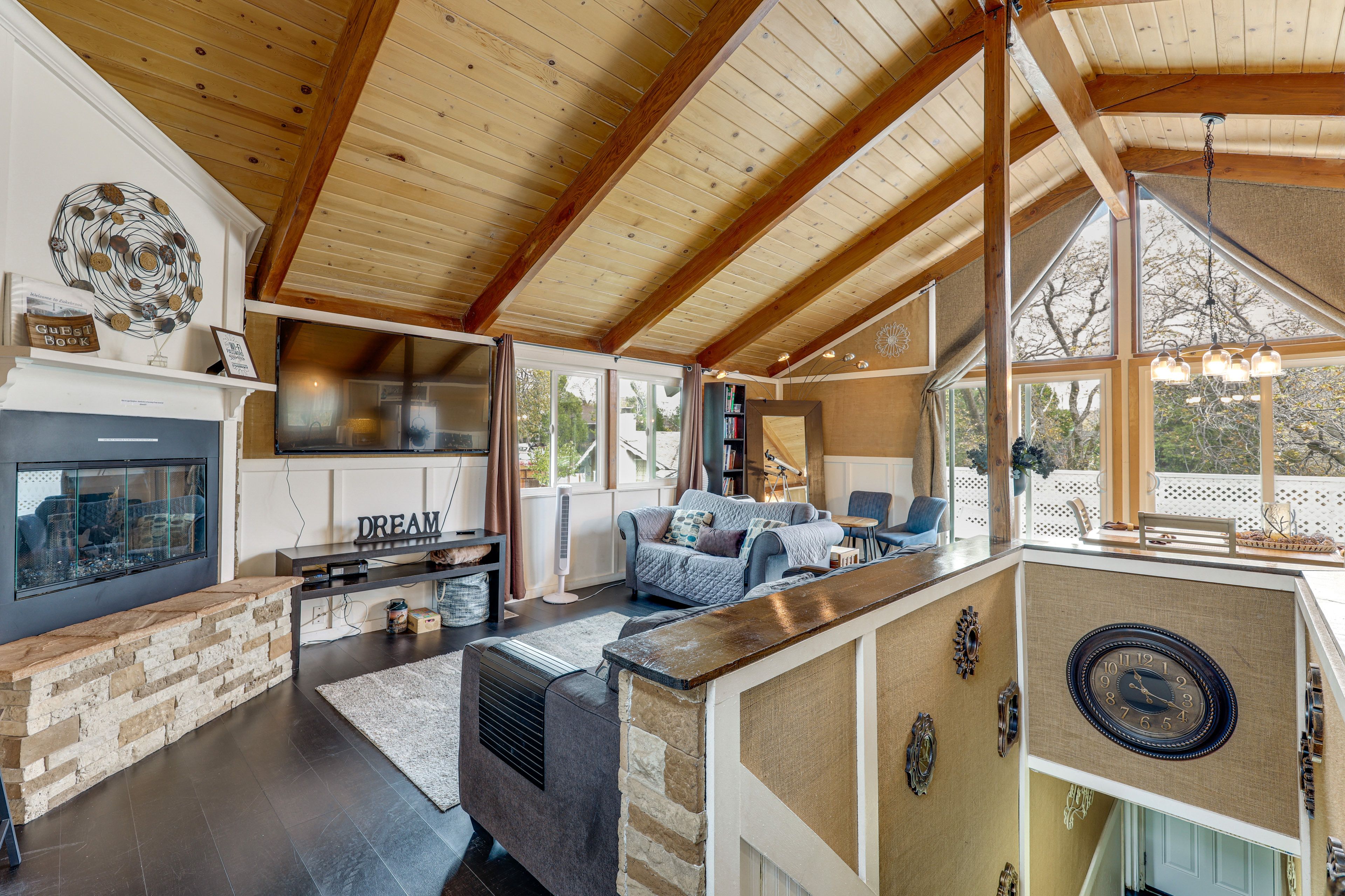 Living Room | Main Level | Gas Fireplace | Smart TV | Free WiFi