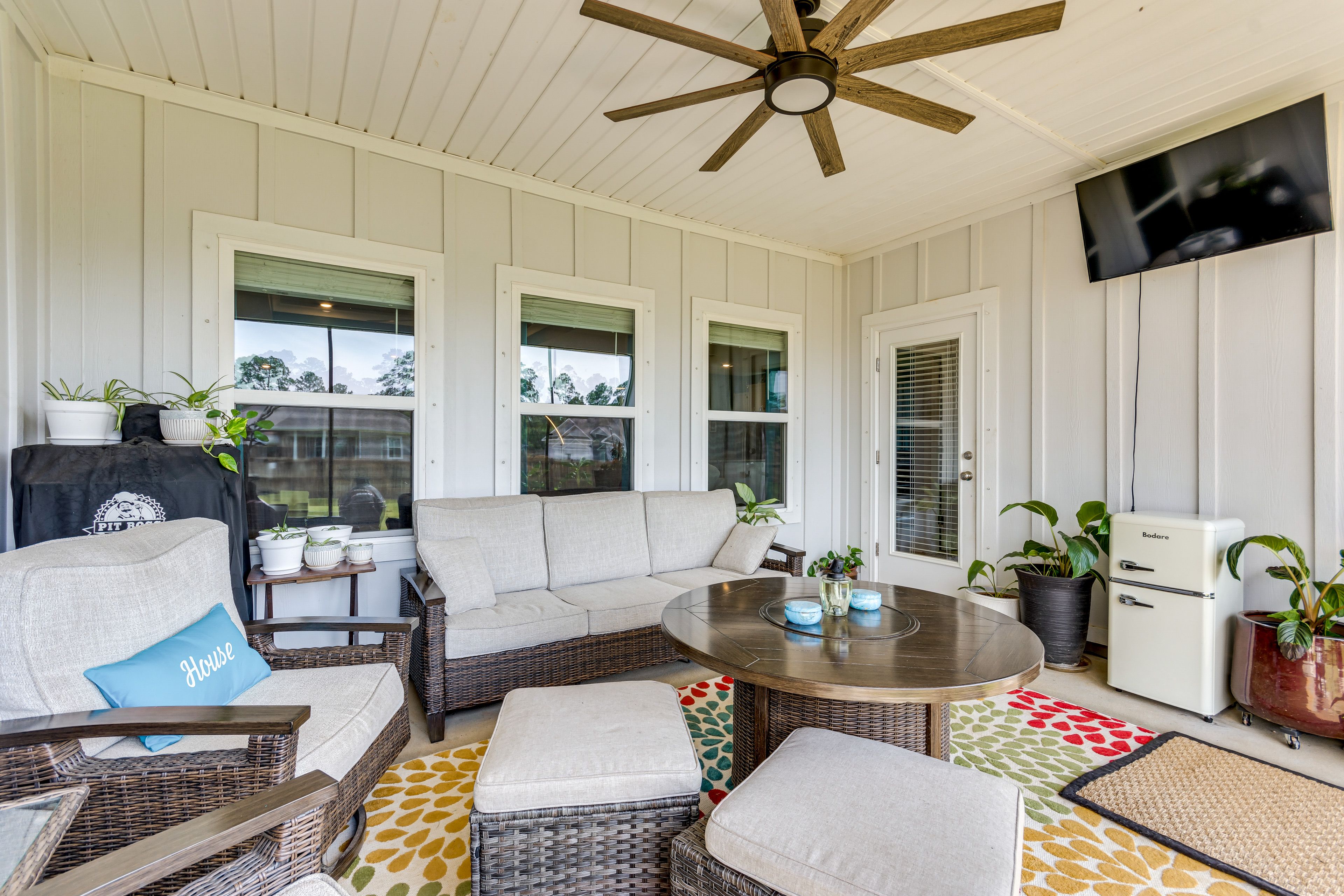 Pensacola Vacation Rental | 4BR | 3BA | Steps Required | 2,273 Sq Ft