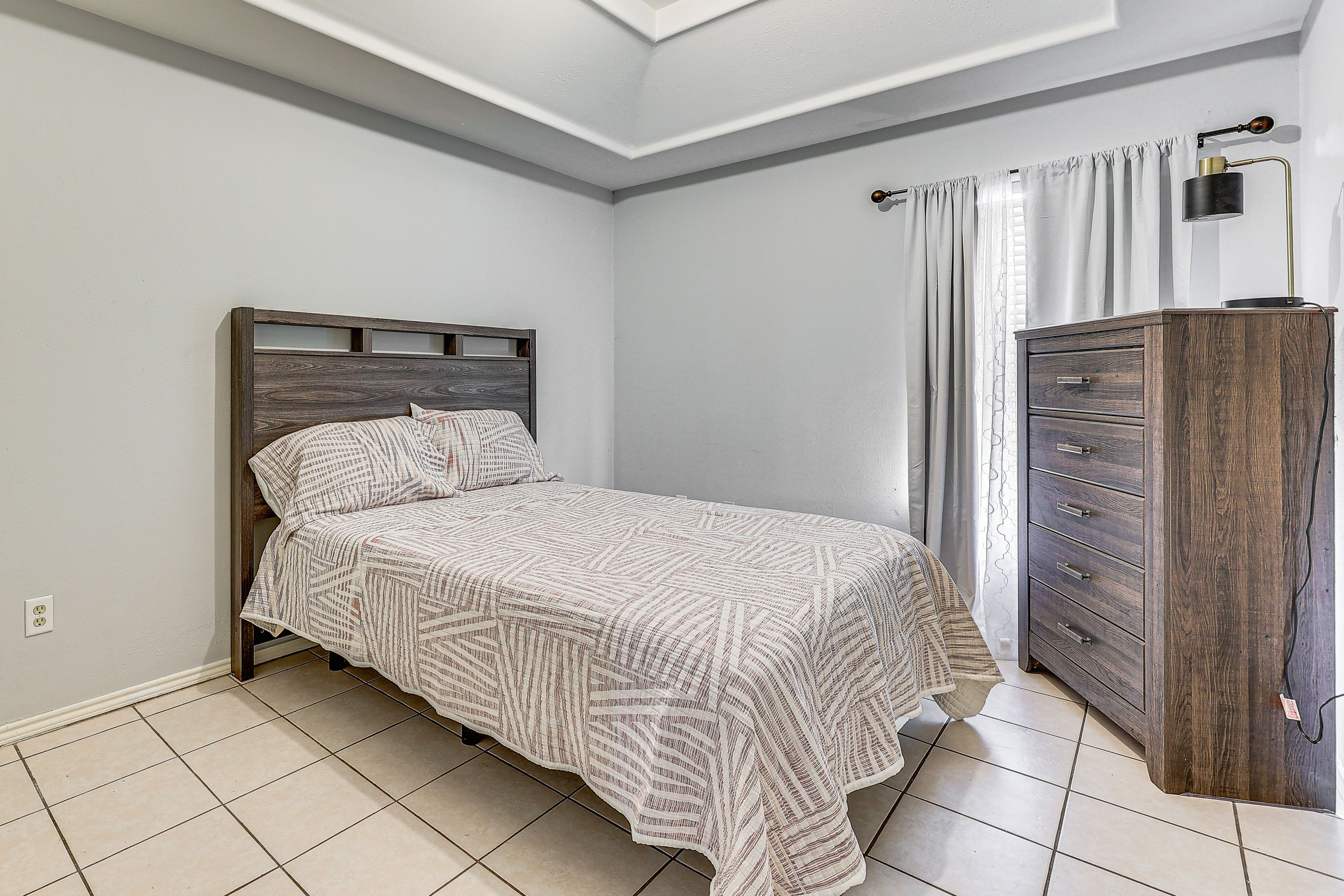 Bedroom 2 | Queen Bed